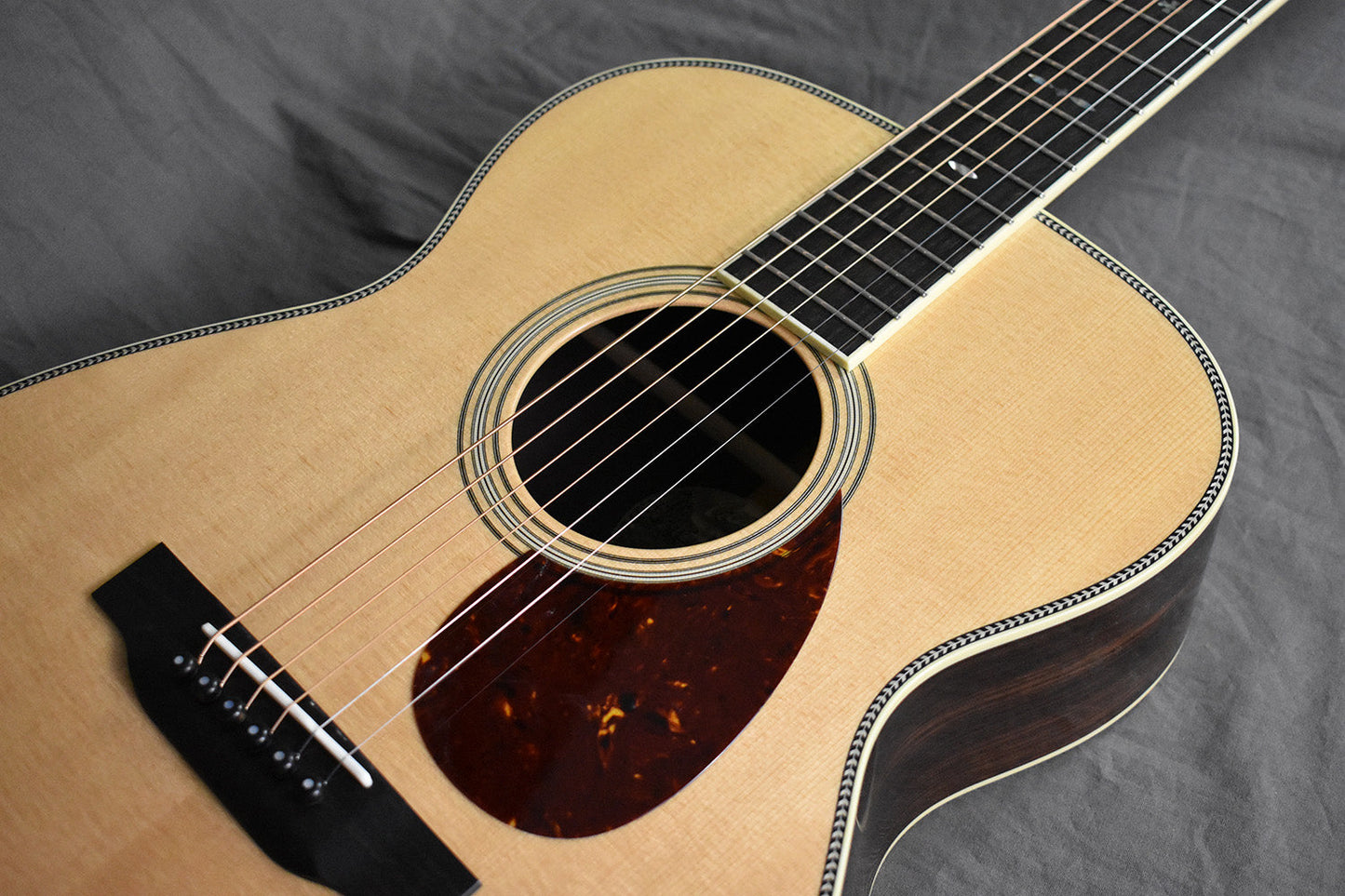 Collings 002H 14-Fret Old Growth Sitka & 42-Style Snowflakes