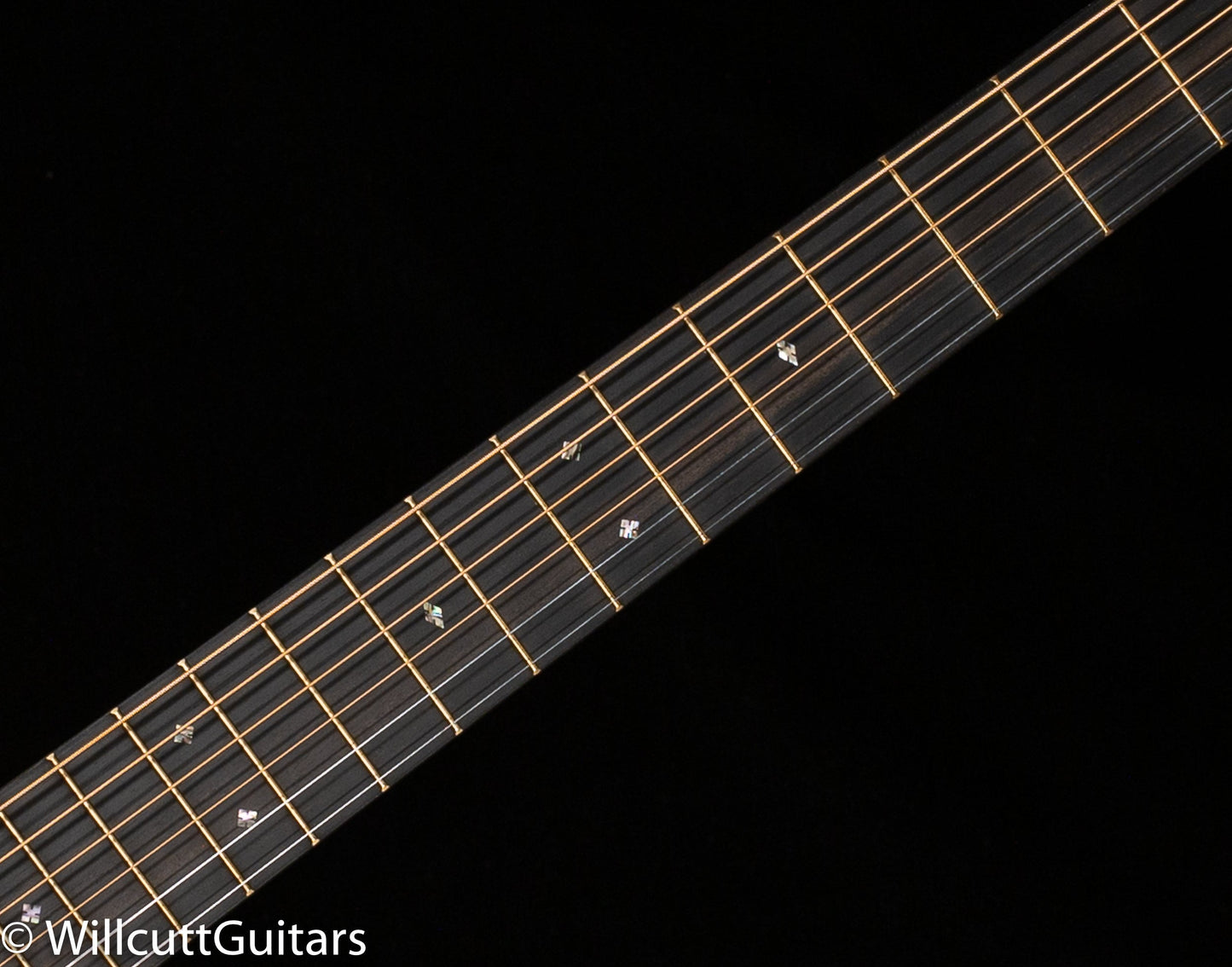 Martin D-28 Modern Deluxe (057)