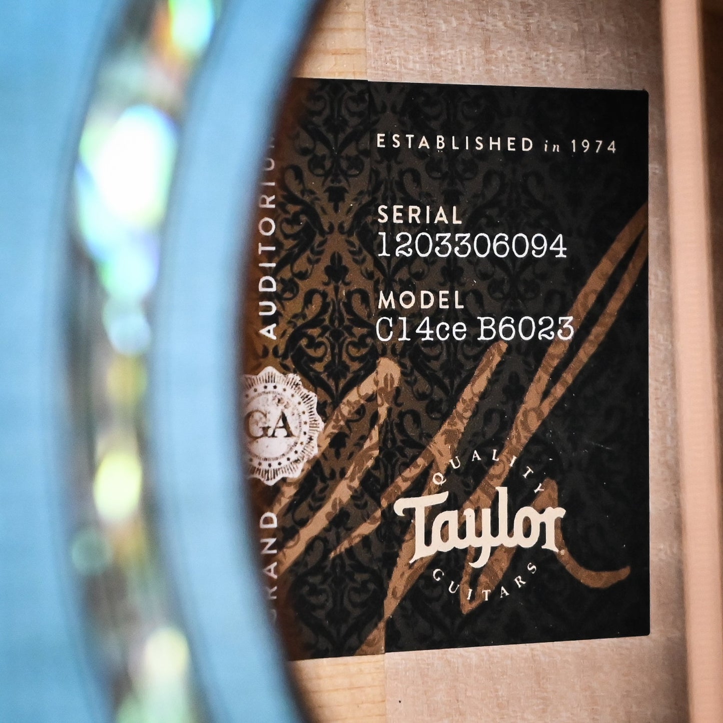 Taylor Custom Catch #23 C14ce B6023 – Grand Auditorium w/ Lutz Spruce Top & Figured Big Leaf Maple Back & Sides Acoustic/Electric Guitar- Koi Blue 2026 (1203306094)