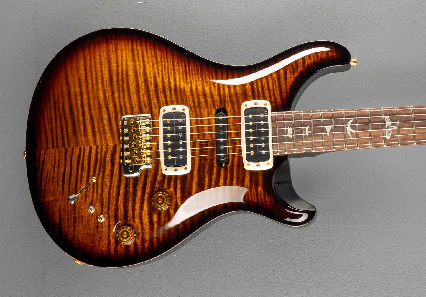 Modern Eagle V 10 Top - Black Gold Wraparound Burst