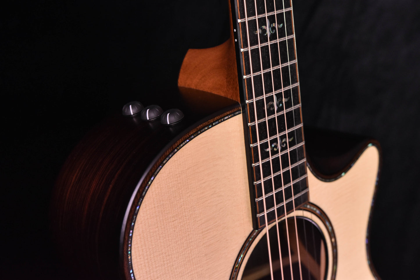 Taylor 912CE Builder's Edition Natural-  V Class Cutaway Guitar