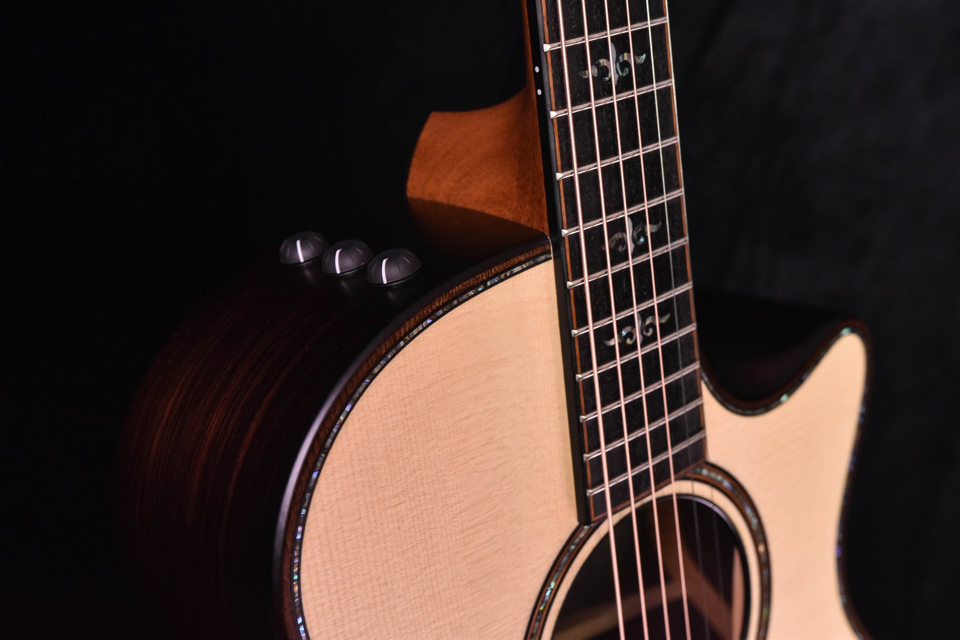 Taylor 912CE Builder's Edition Natural-  V Class Cutaway Guitar