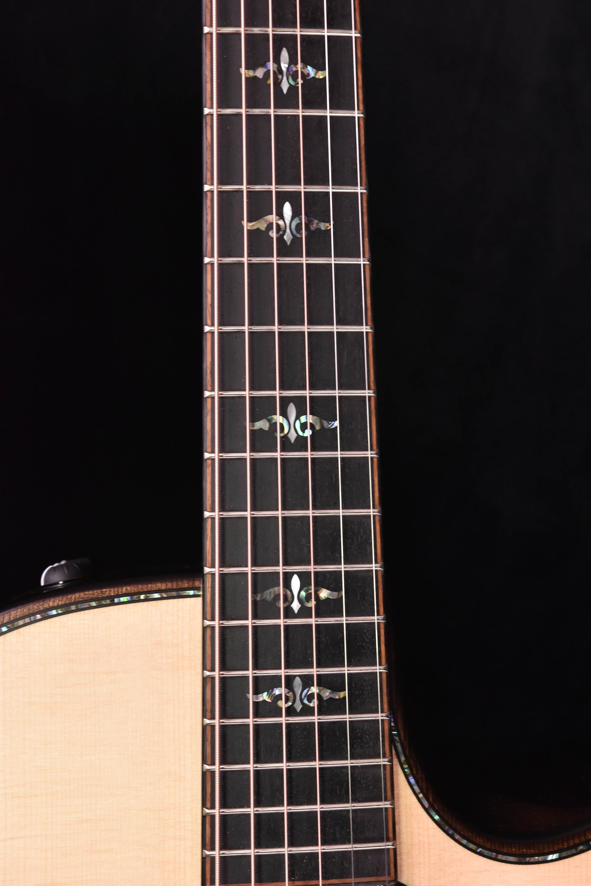 Taylor 912CE Builder's Edition Natural-  V Class Cutaway Guitar