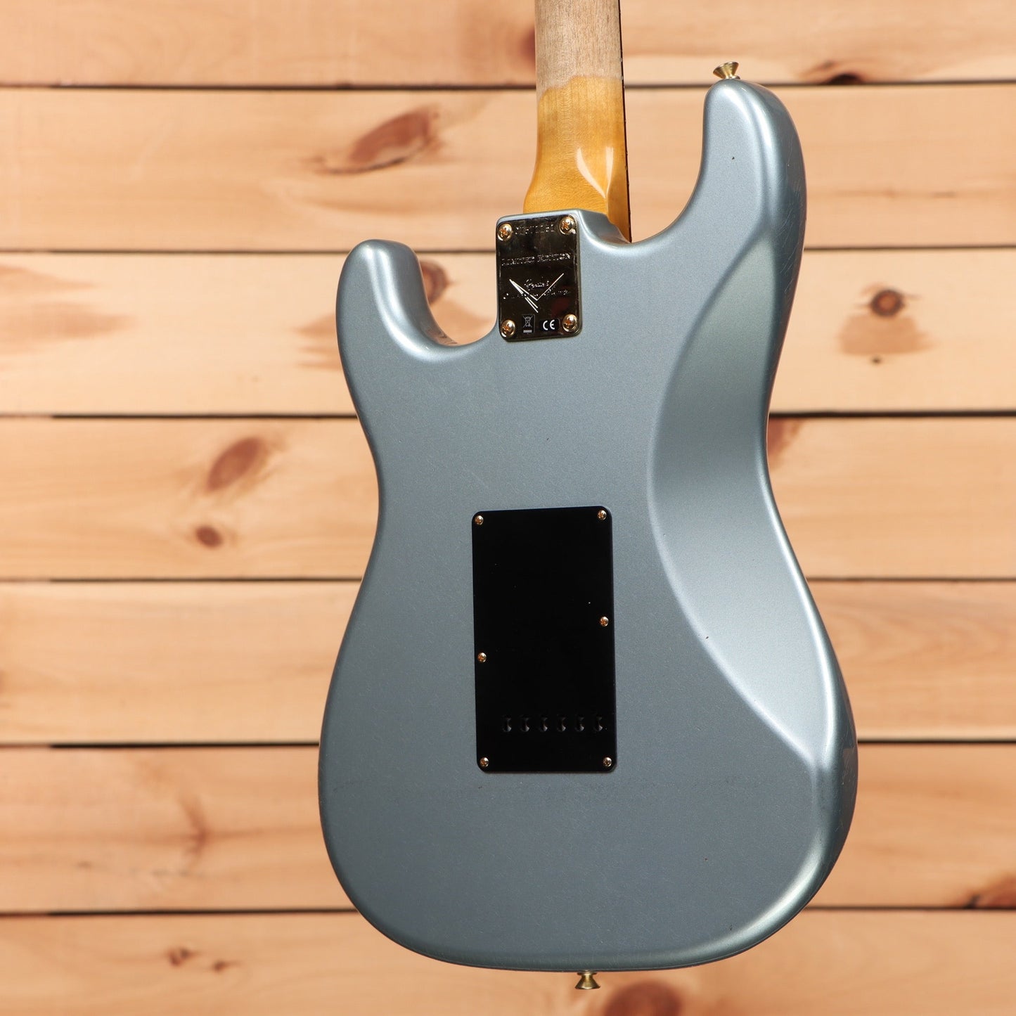 Fender Custom Shop Limited 1965 Dual-Mag Stratocaster Journeyman Relic - Aged Ice Blue Metallic