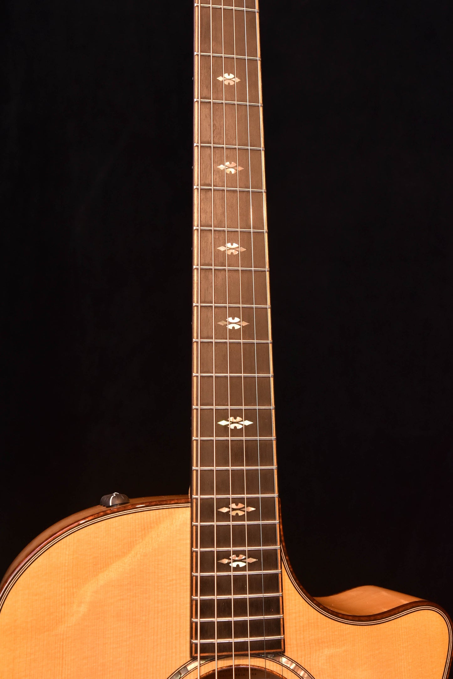 Taylor Custom Grand Auditorium Big leaf Maple/ Bearclaw Sitka Spruce