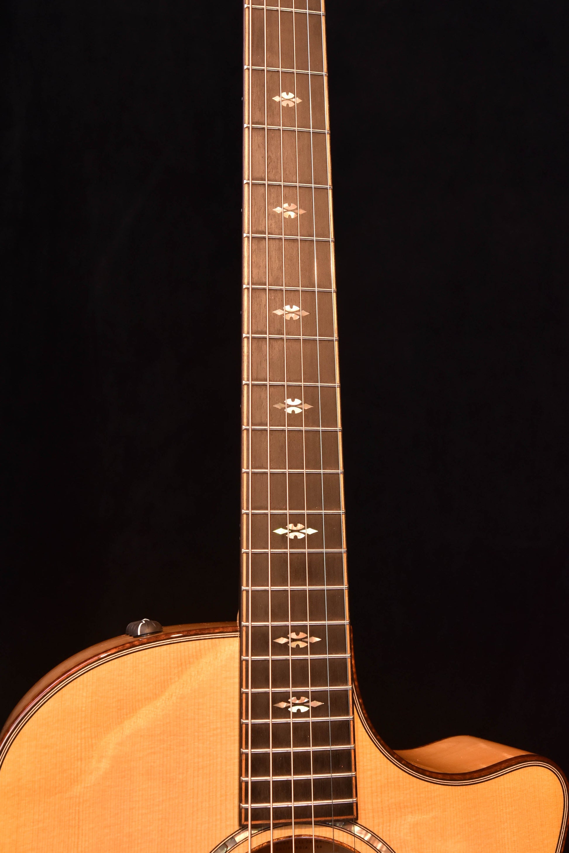 Taylor Custom Grand Auditorium Big leaf Maple/ Bearclaw Sitka Spruce