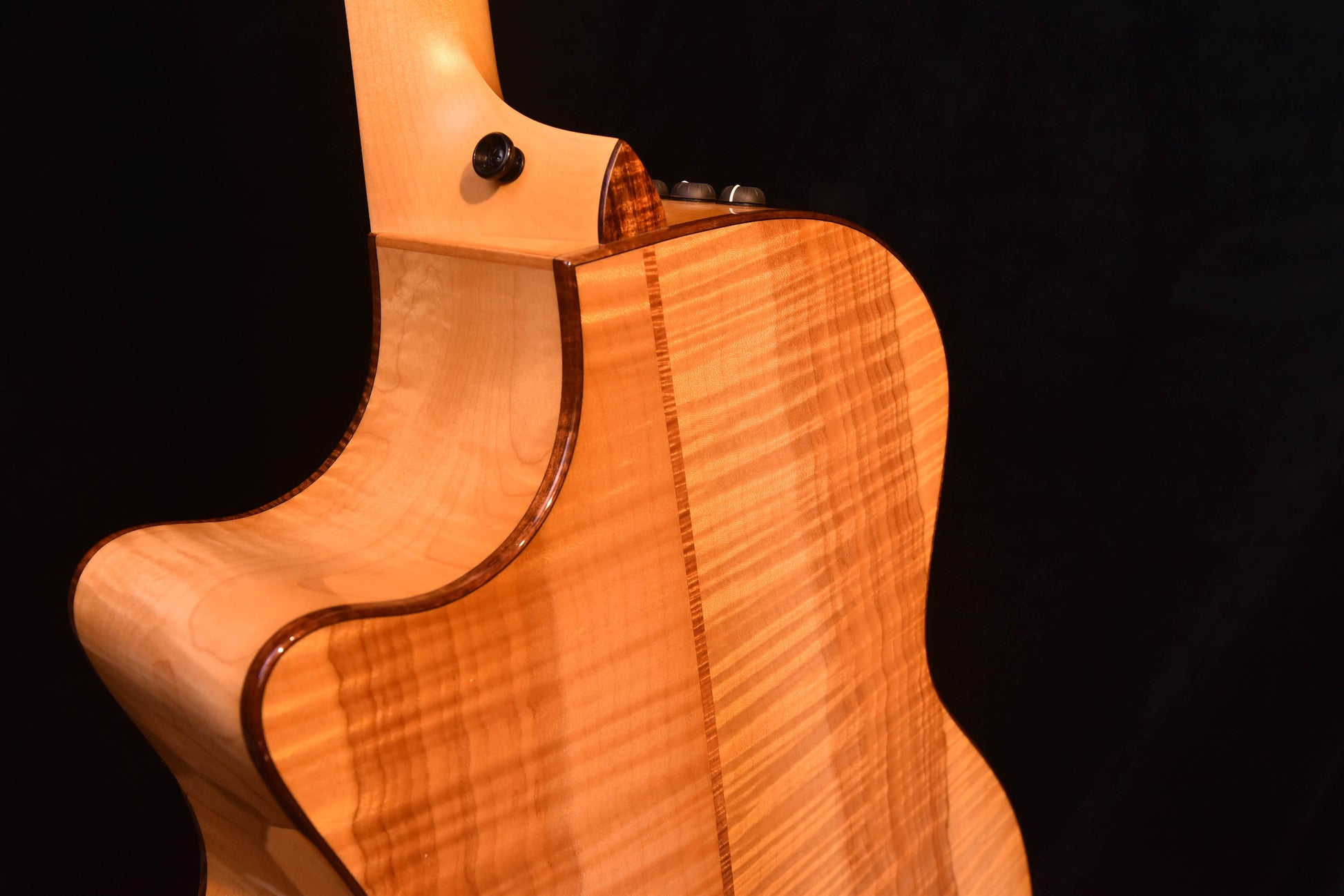 Taylor Custom Grand Auditorium Big leaf Maple/ Bearclaw Sitka Spruce