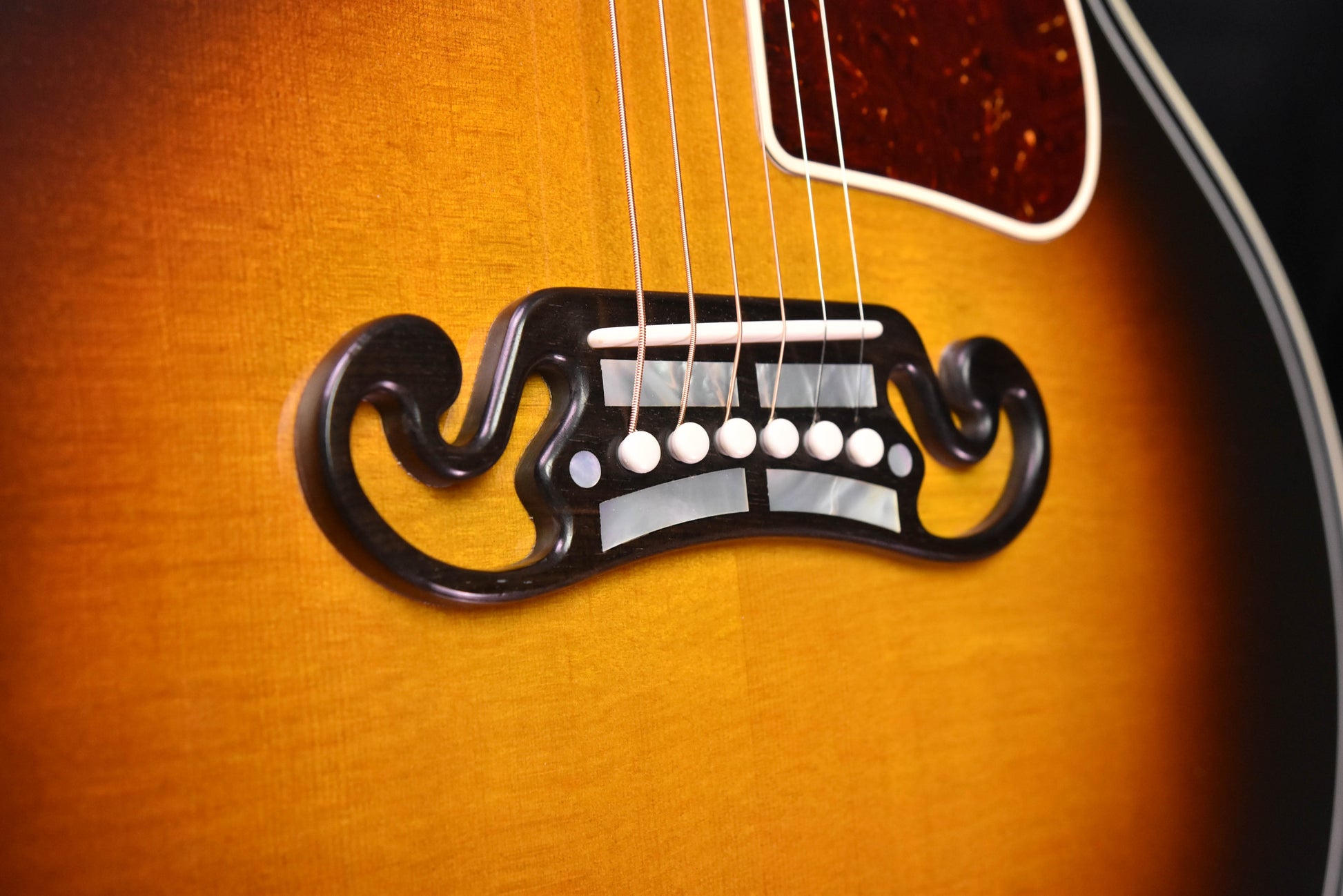Gibson SJ-200 Western Classic Jumbo Acoustic Guitar