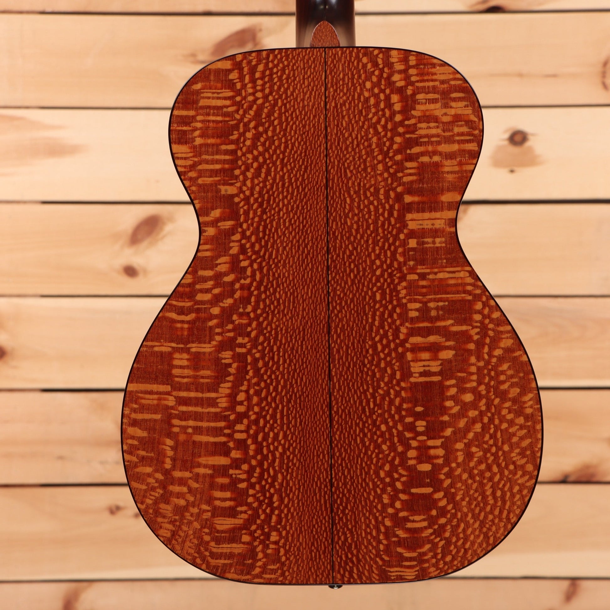 Huss and Dalton T-OM Custom - Natural