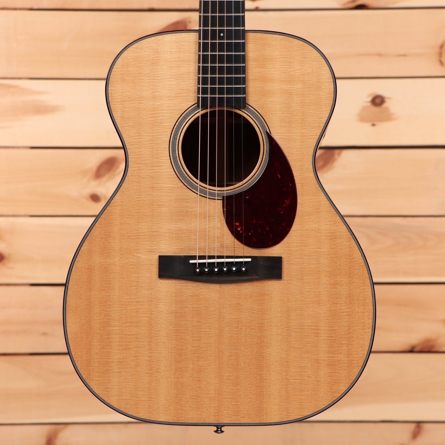 Huss and Dalton T-OM Custom - Natural