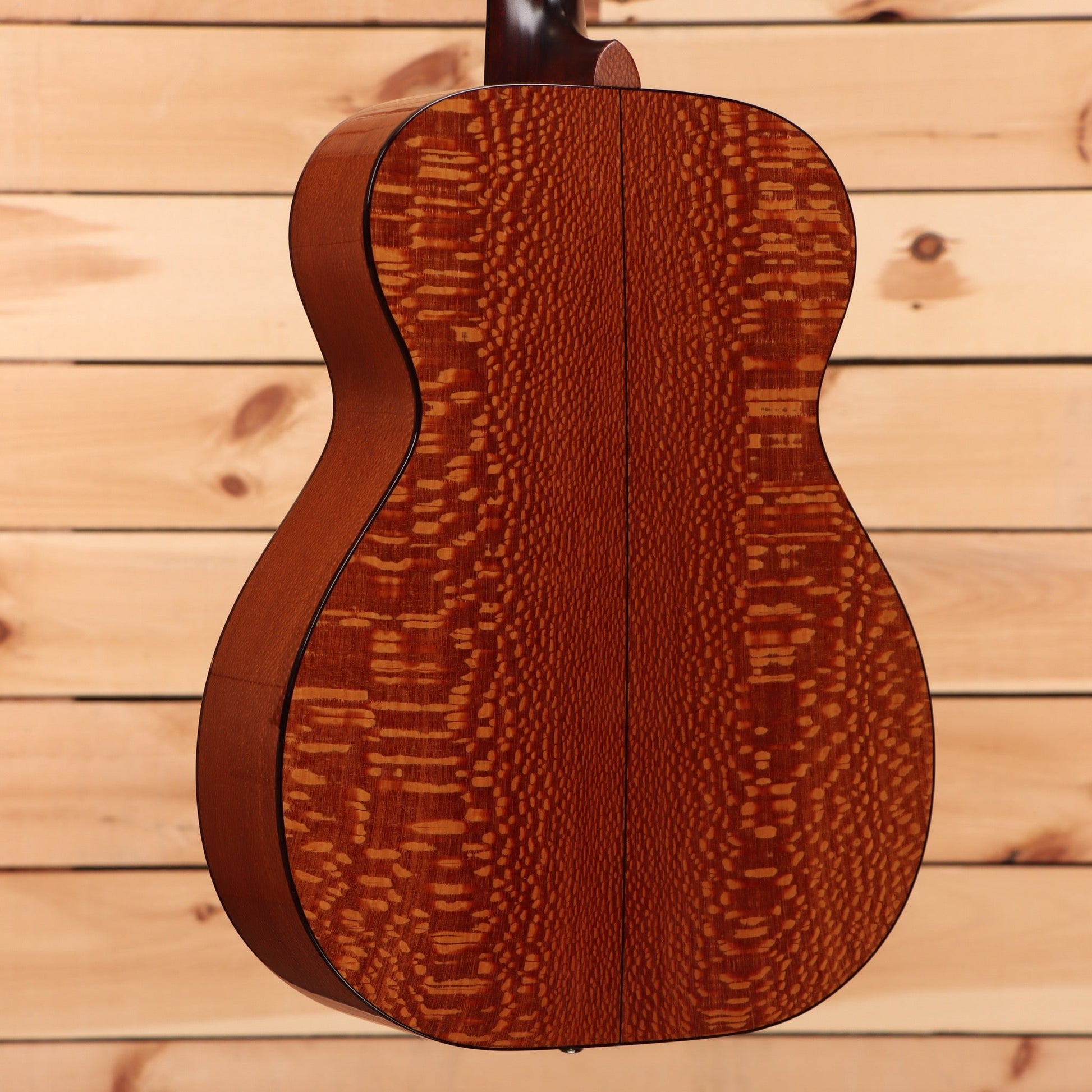 Huss and Dalton T-OM Custom - Natural