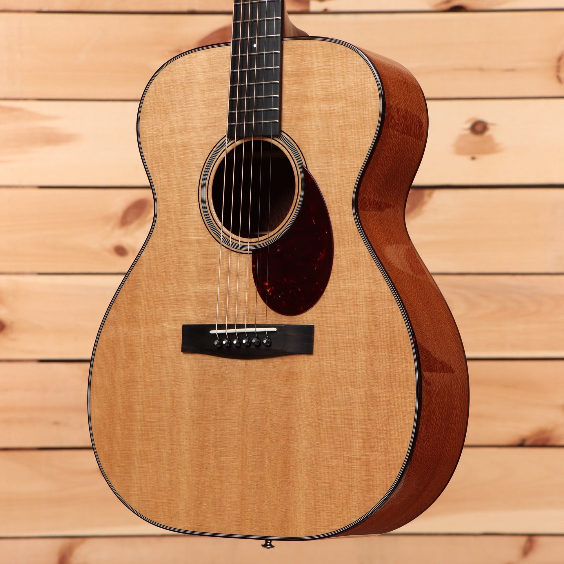 Huss and Dalton T-OM Custom - Natural