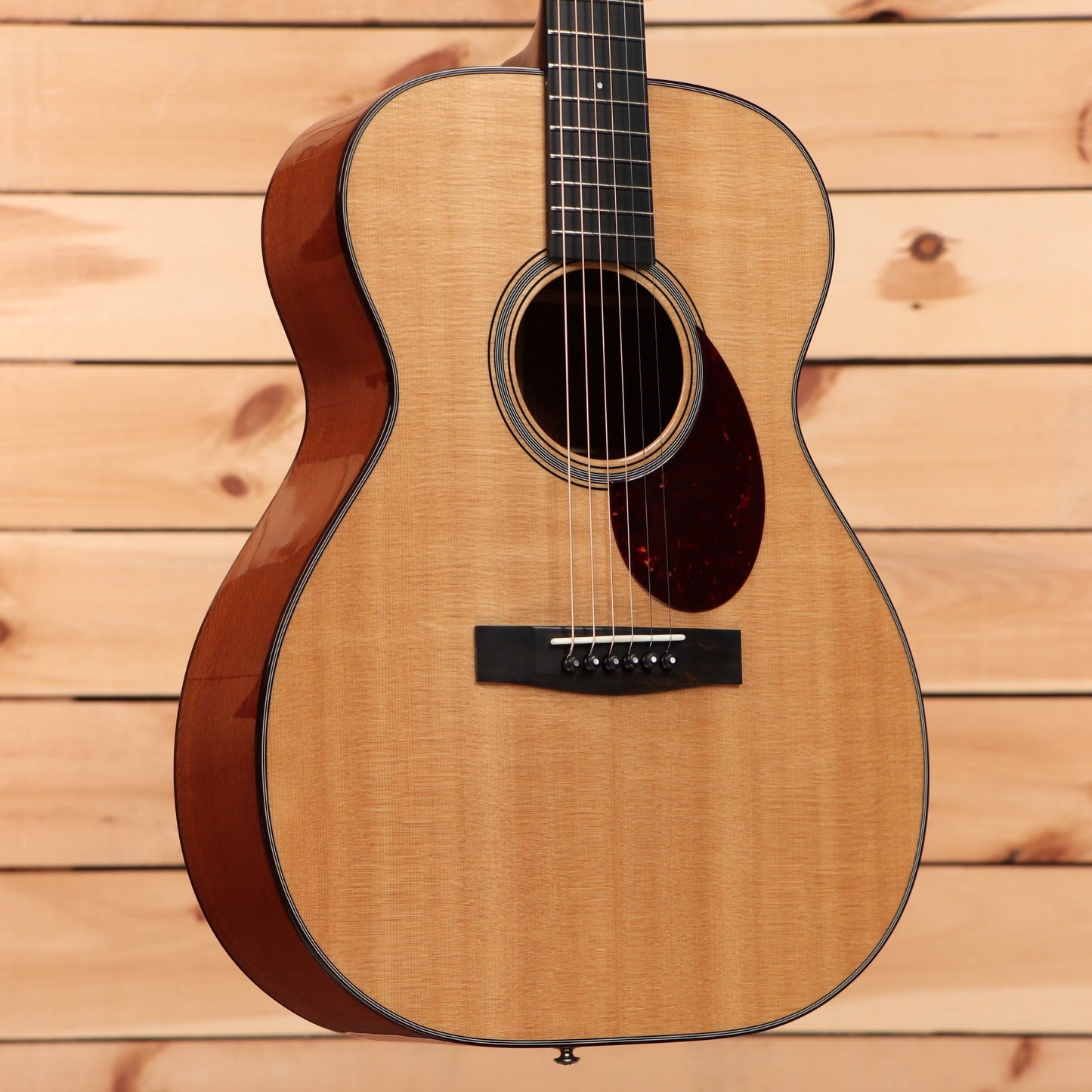 Huss and Dalton T-OM Custom - Natural