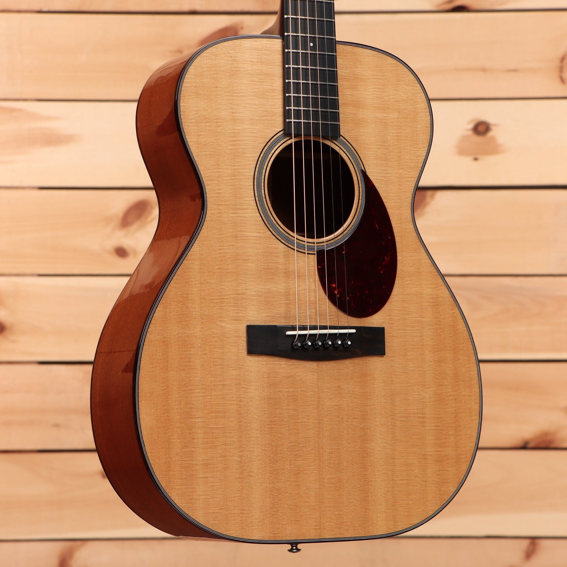 Huss and Dalton T-OM Custom - Natural