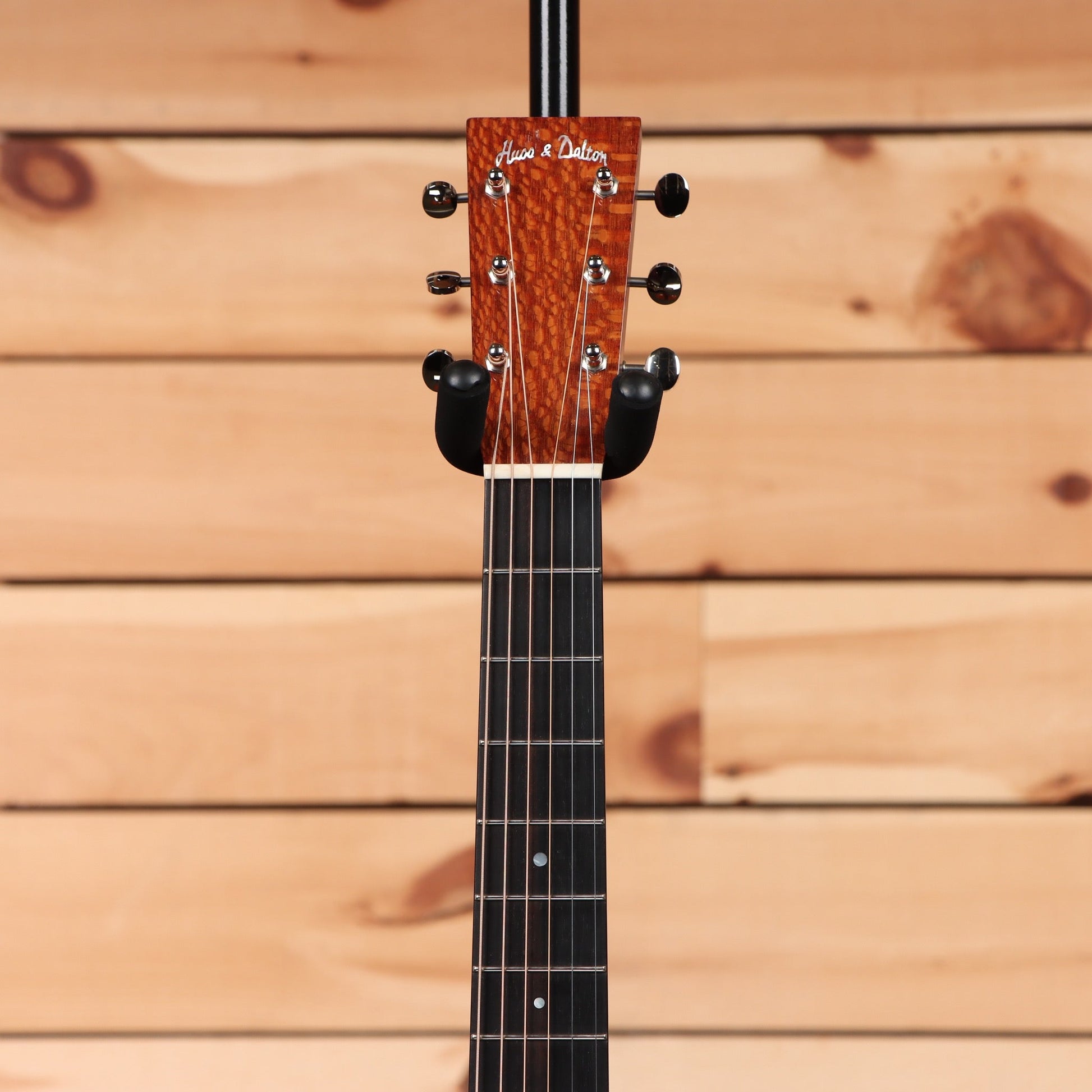Huss and Dalton T-OM Custom - Natural