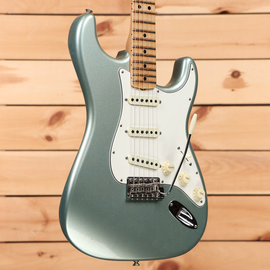 Fender Custom Shop 1969 Staratocaster Journeyman - Aged Fire Mist Silver