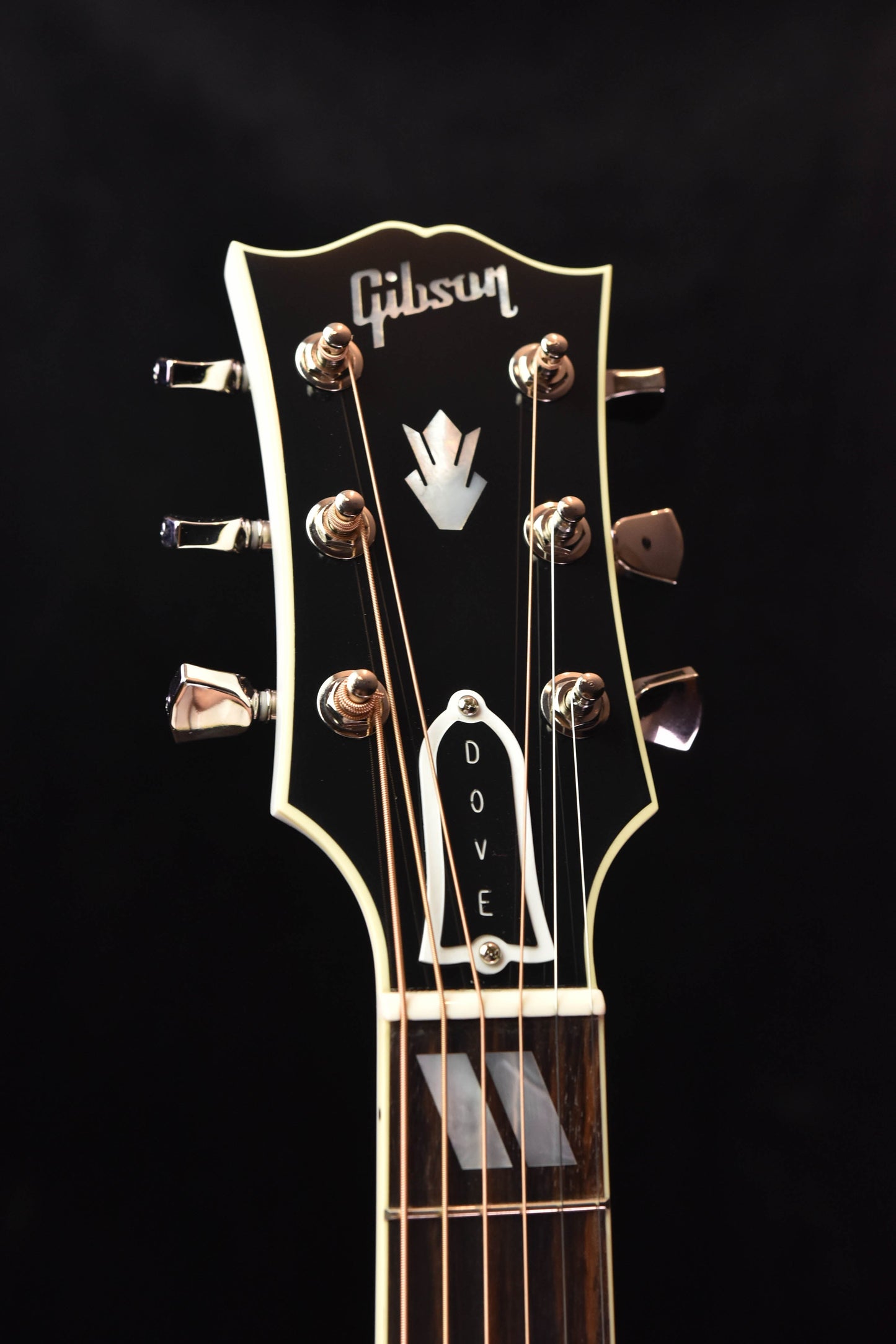 Gibson Custom Shop Dove Alpine White Gloss Acoustic/Electric Guitar