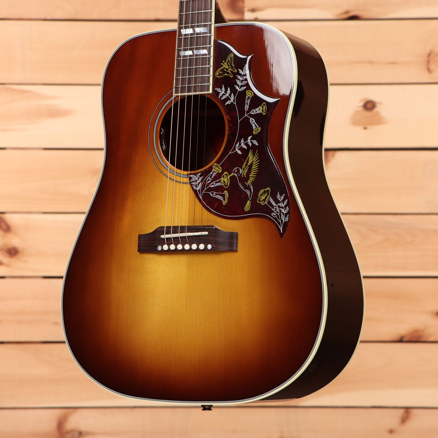 Gibson Hummingbird Standard Red Spruce - Honey Burst Gloss