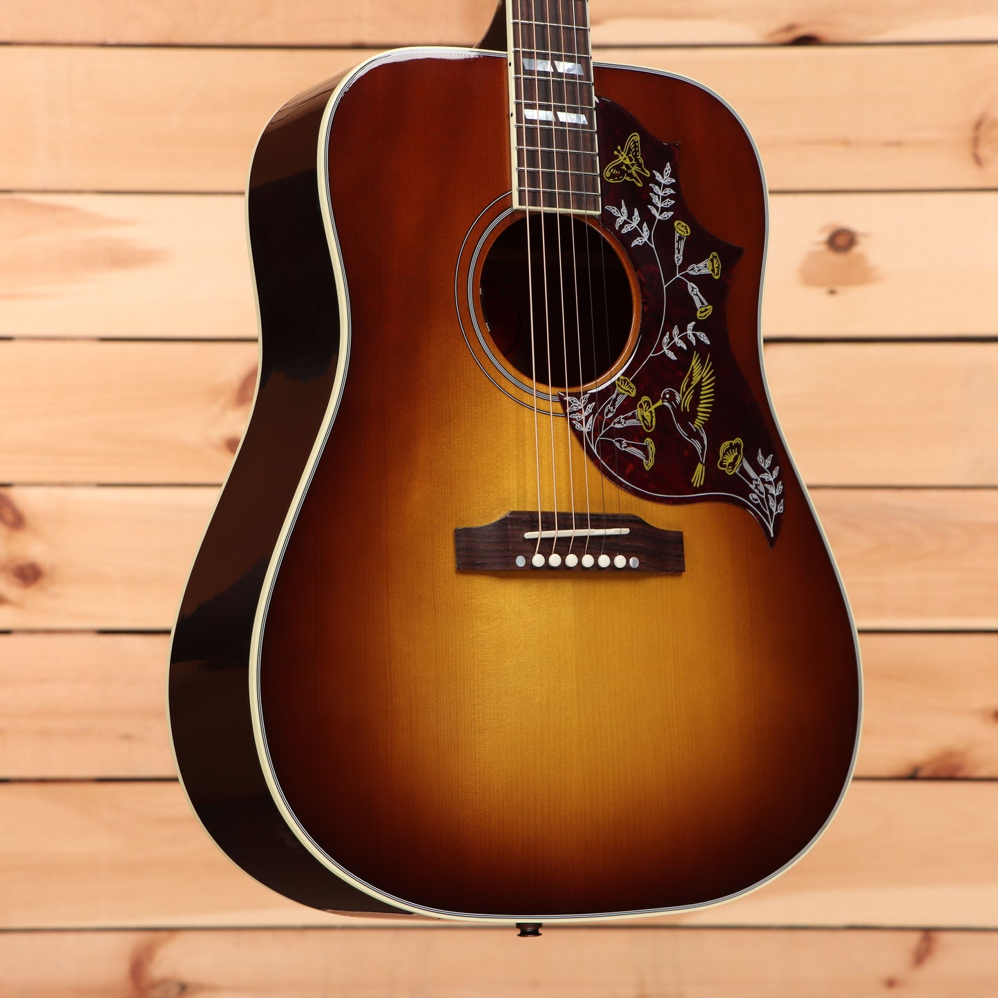 Gibson Hummingbird Standard Red Spruce - Honey Burst Gloss