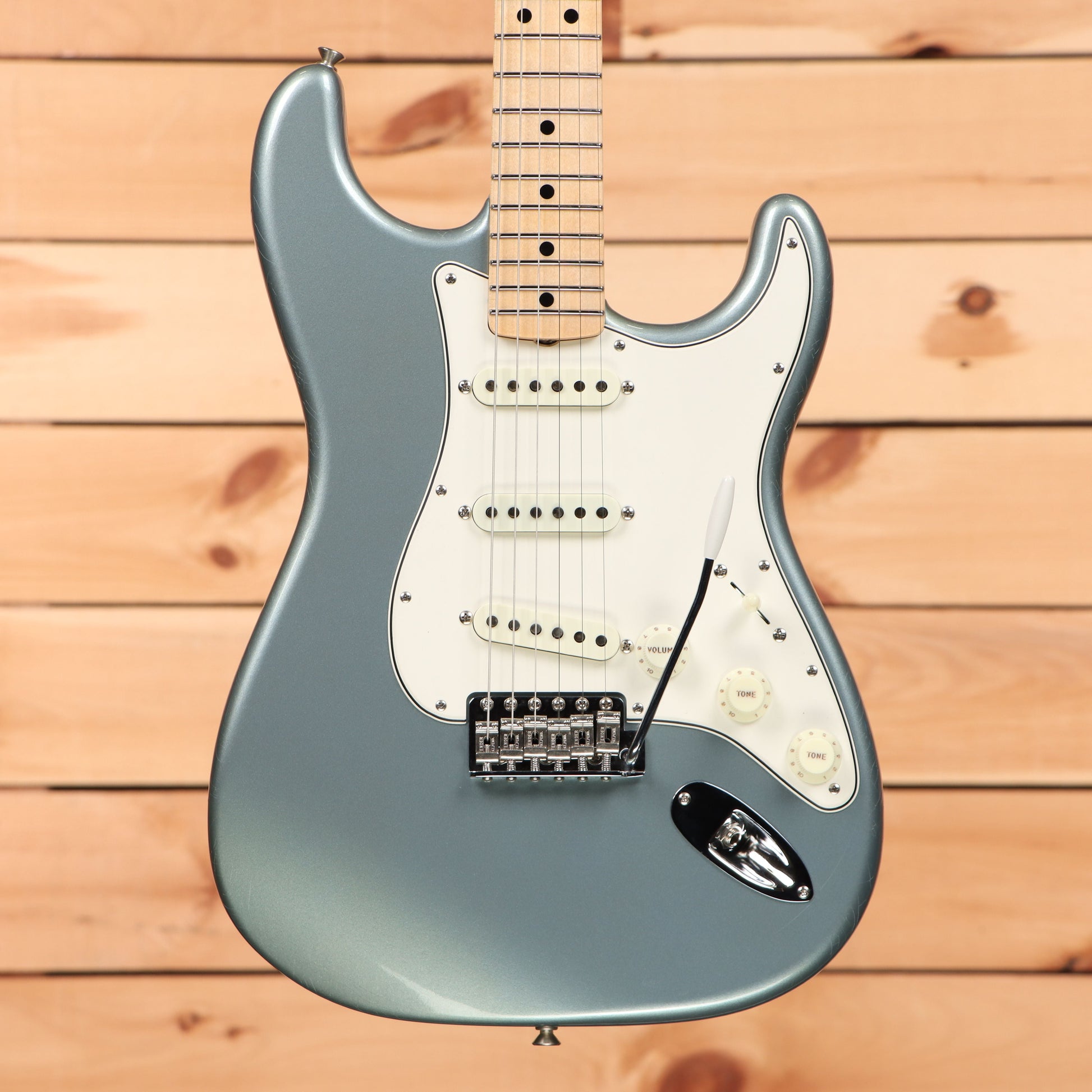 Fender Custom Shop 1968 Stratocaster Lush Closet Classic - Aged Ice Blue Metallic