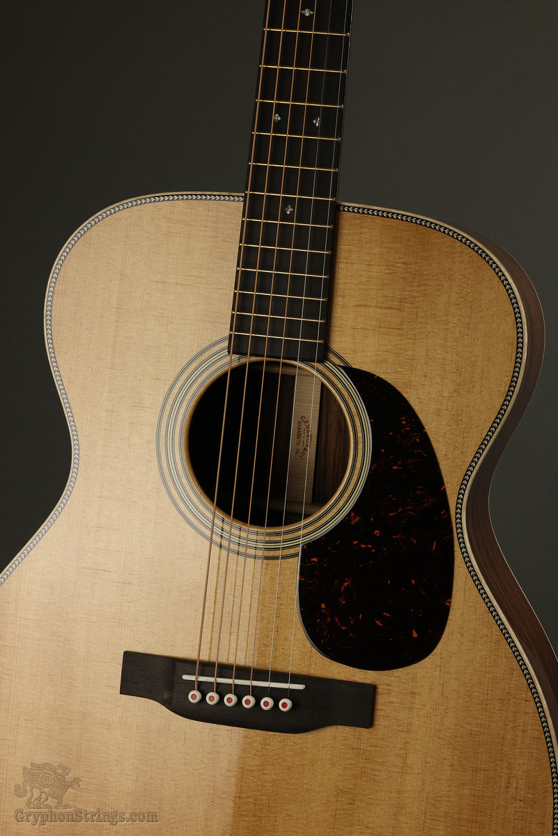 Martin 000-28 Modern Deluxe Steel String Acoustic Guitar - New