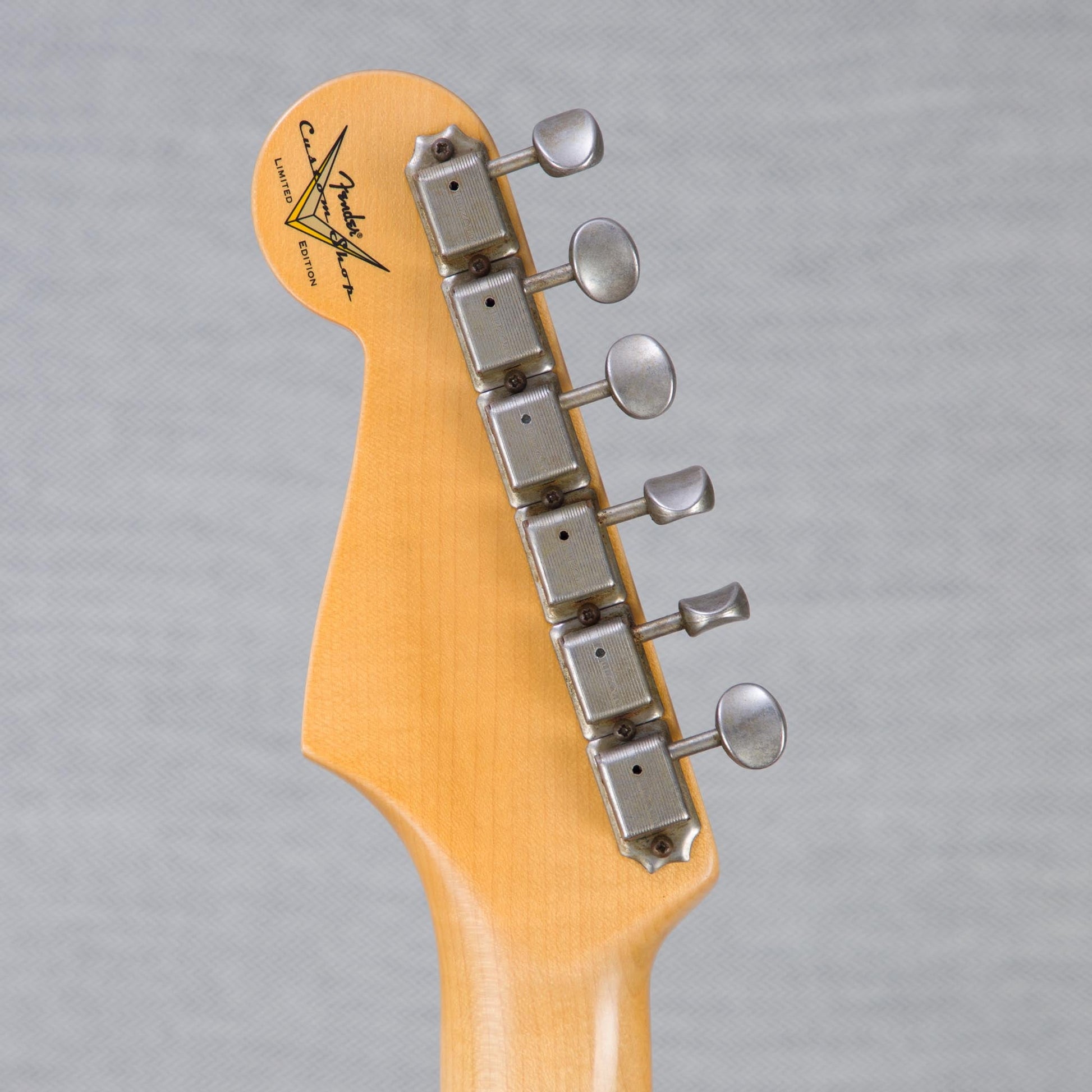 Fender Custom Shop Limited Edition 1960 Stratocaster Journeyman Electric Guitar - Faded/Aged 3-Color Sunburst - #CZ560175