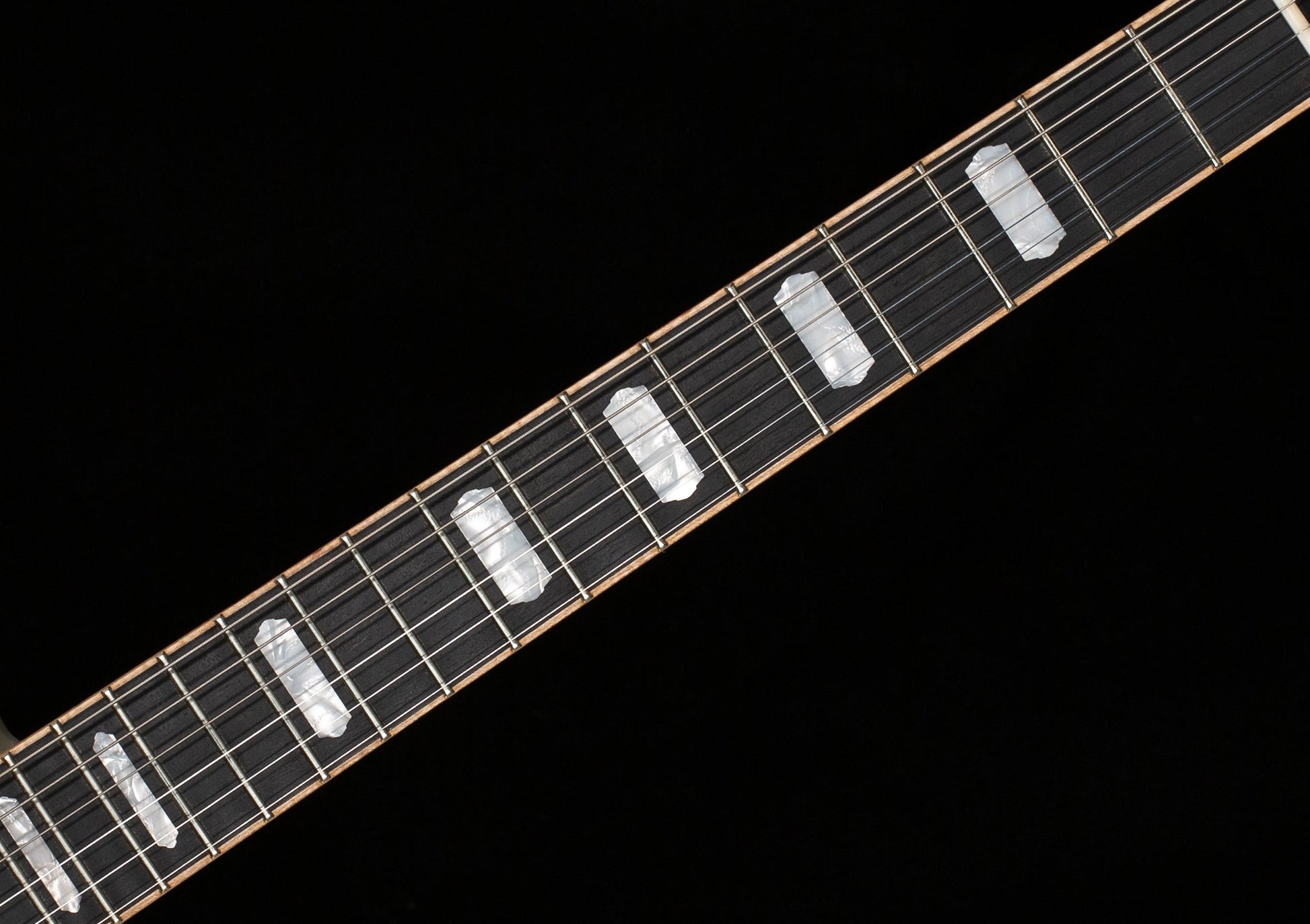 Knaggs Influence Kenai T Creme (916)