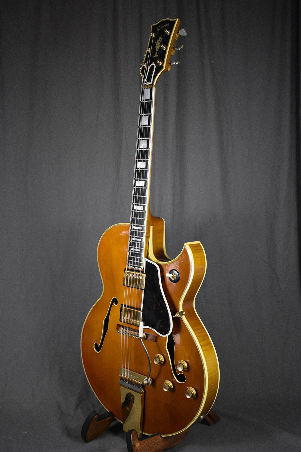 1962 Gibson Byrdland w/ Vibrola prototype tailpiece