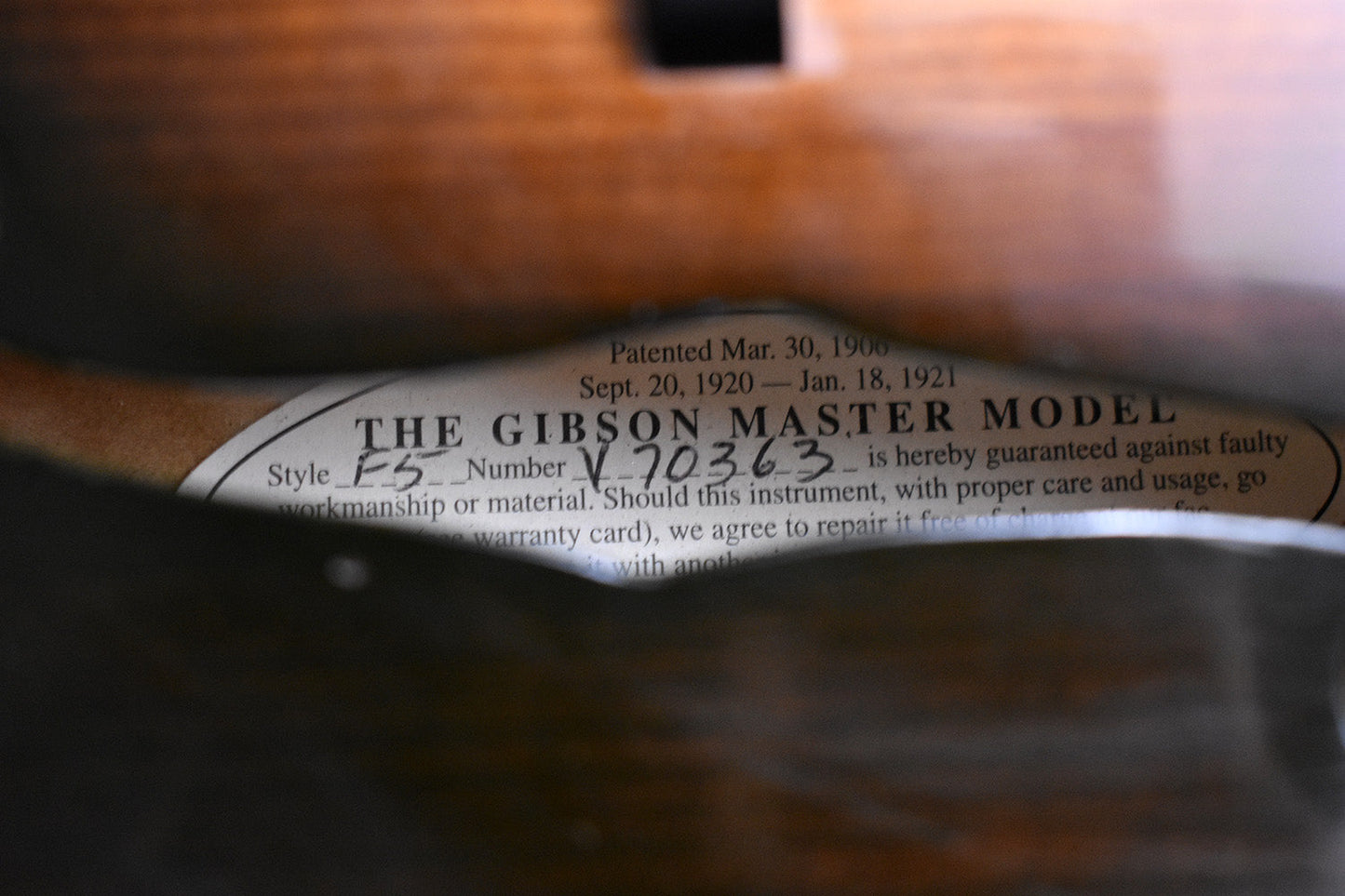 2002 Gibson F-5 Master Model signed by Charlie Derrington