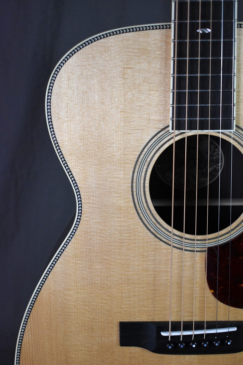 Collings 002H 14-Fret Old Growth Sitka & 42-Style Snowflakes