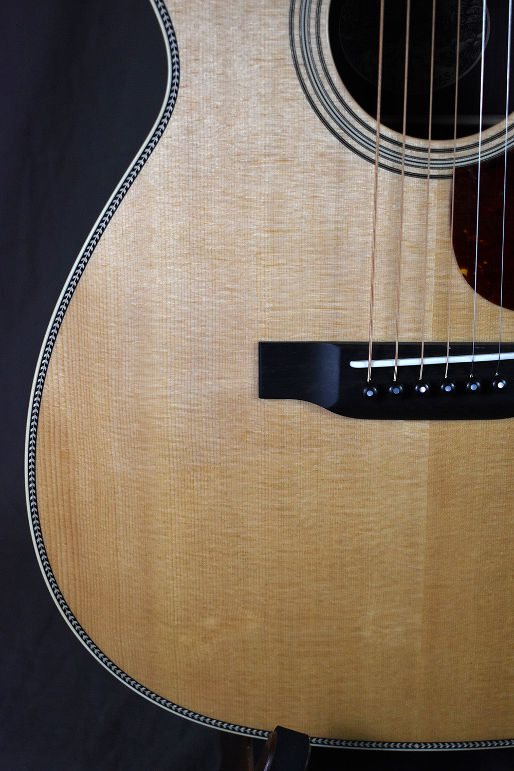 Collings 002H 14-Fret Old Growth Sitka & 42-Style Snowflakes