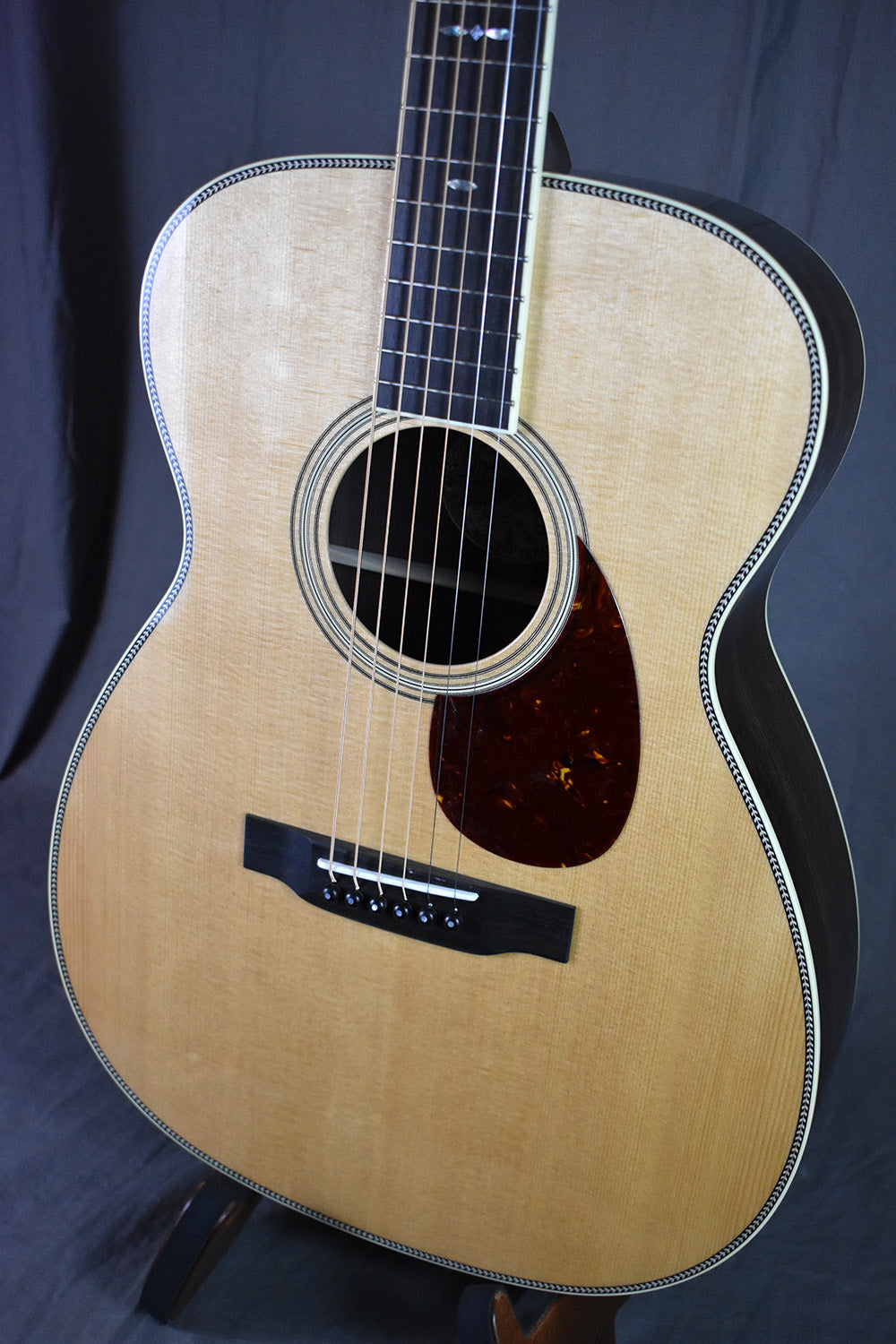 Collings 002H 14-Fret Old Growth Sitka & 42-Style Snowflakes