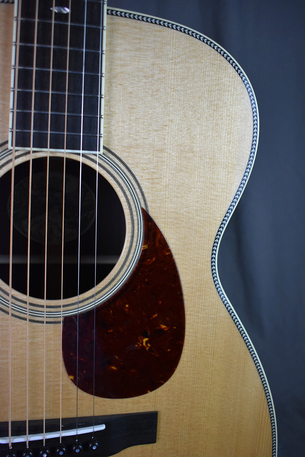 Collings 002H 14-Fret Old Growth Sitka & 42-Style Snowflakes