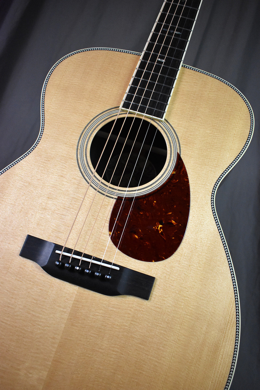 Collings 002H 14-Fret Old Growth Sitka & 42-Style Snowflakes