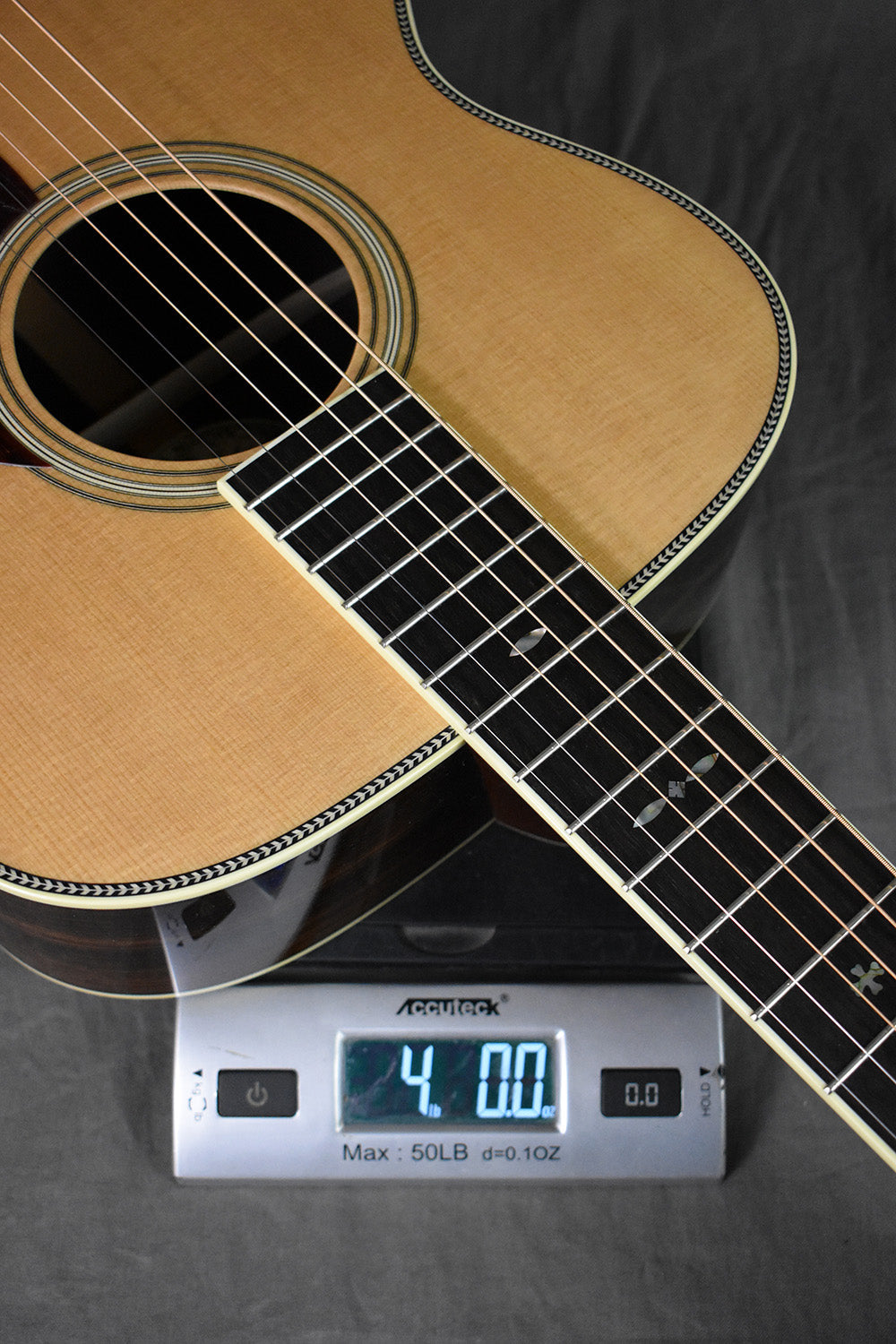 Collings 002H 14-Fret Old Growth Sitka & 42-Style Snowflakes