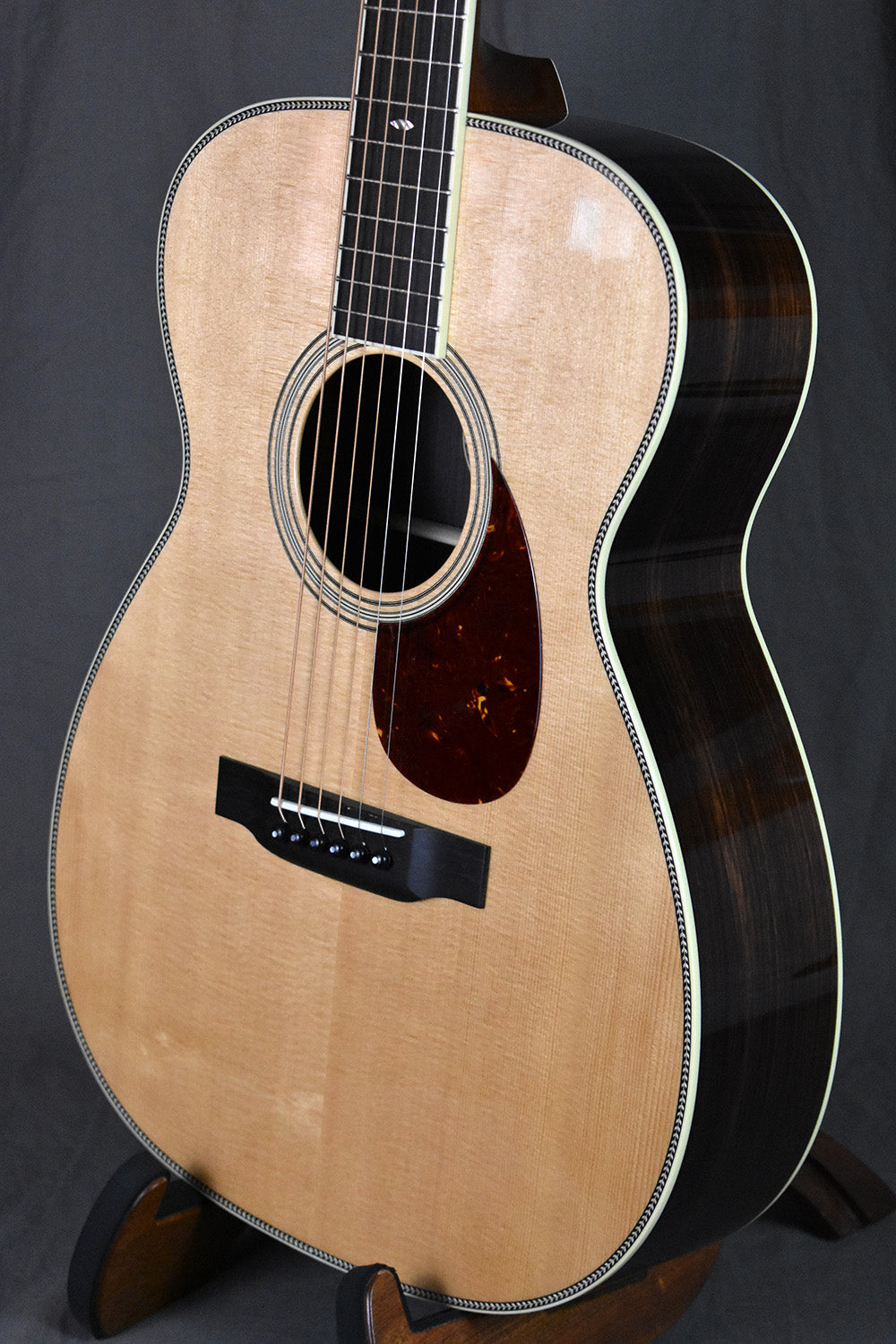 Collings 002H 14-Fret Old Growth Sitka & 42-Style Snowflakes