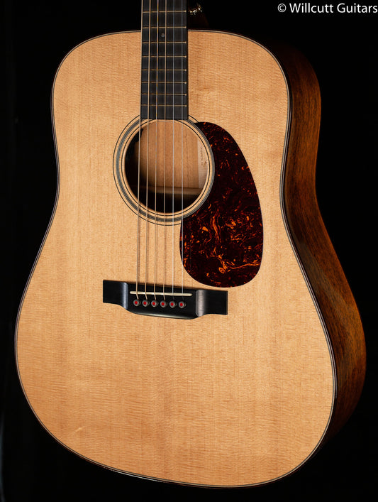 Martin D-18E Modern Deluxe