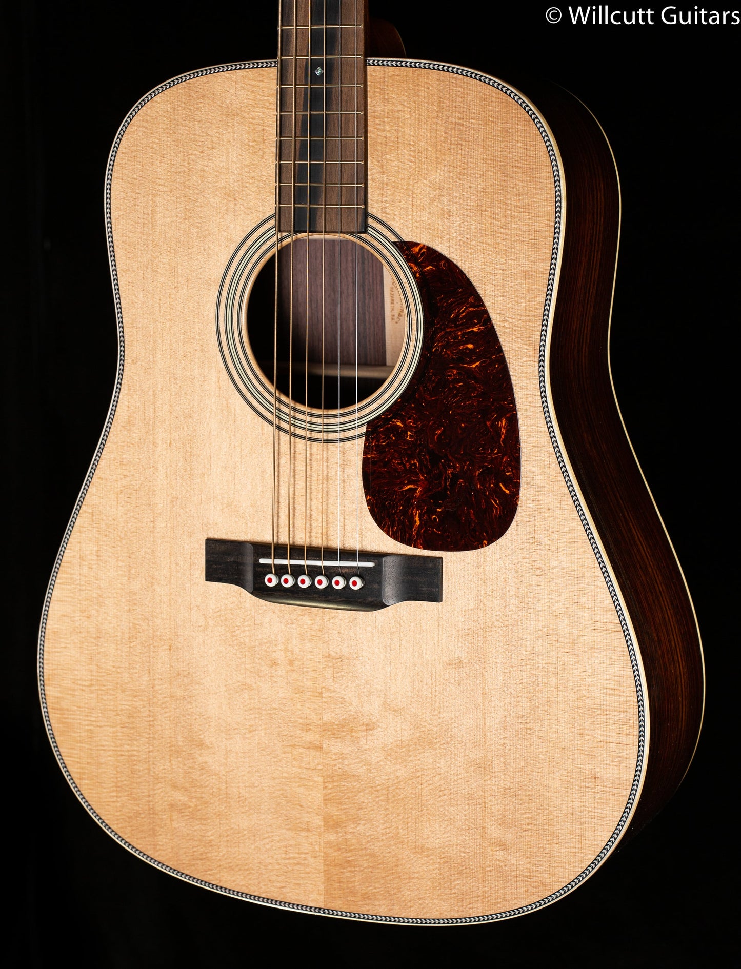 Martin D-28 Modern Deluxe (329)
