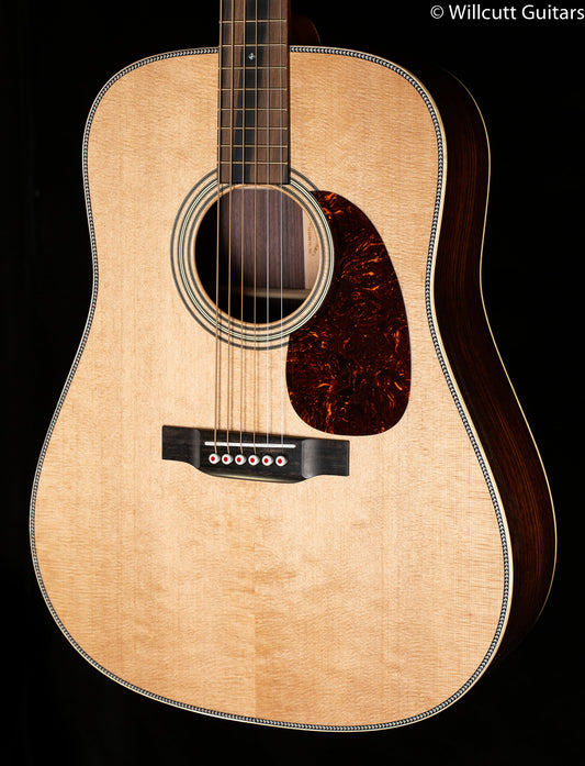 Martin D-28 Modern Deluxe (329)