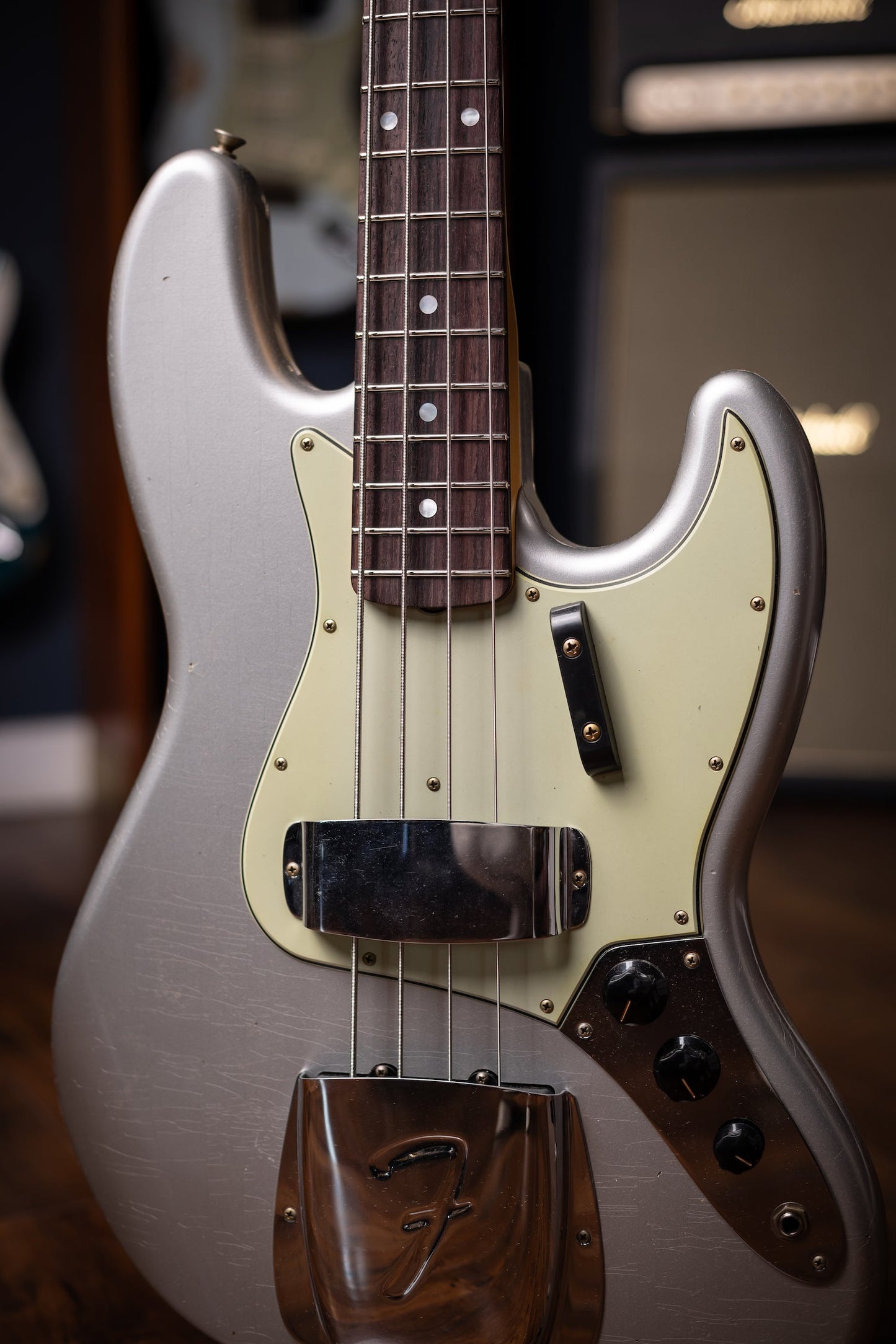 Fender Custom Shop 1965 Jazz Bass Journeyman Relic - Faded Inca Silver