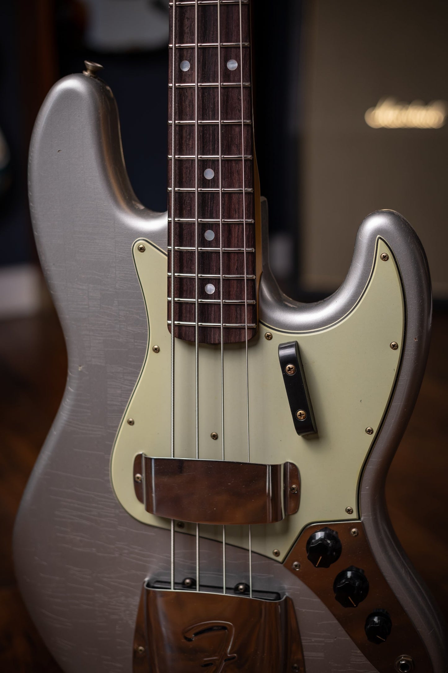 Fender Custom Shop 1965 Jazz Bass Journeyman Relic - Faded Inca Silver