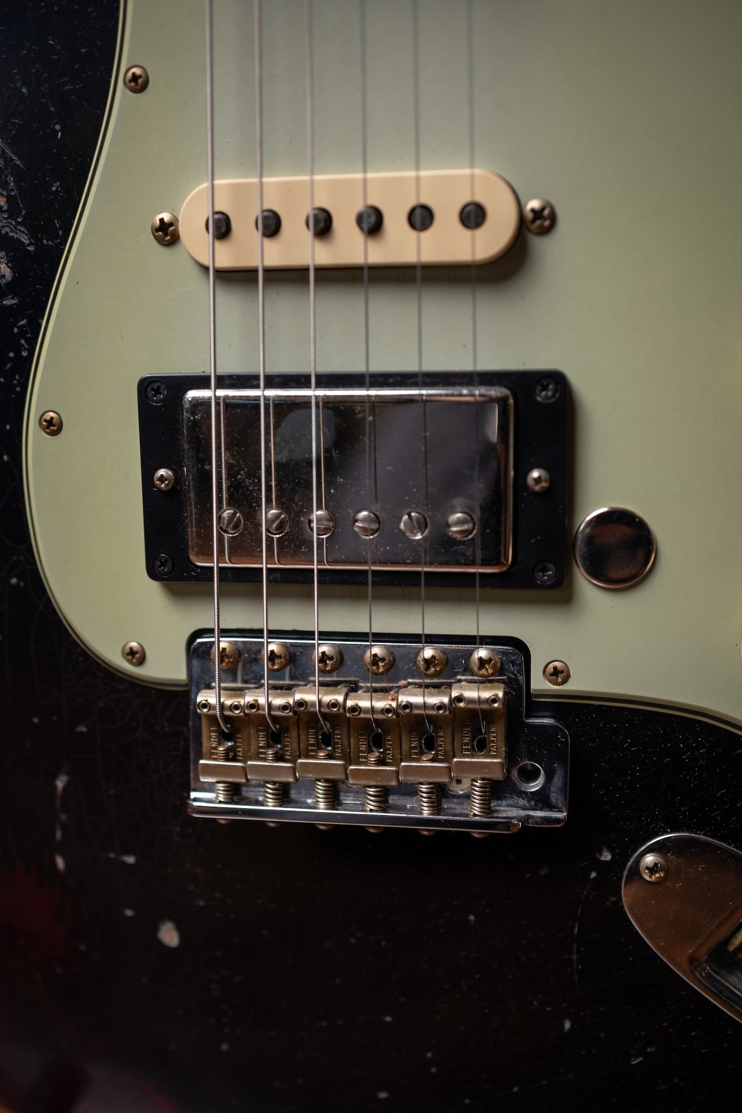 Fender Custom Shop Limited Edition '59 Strat HSS Heavy Relic - Black Pearl over Midnight Wine