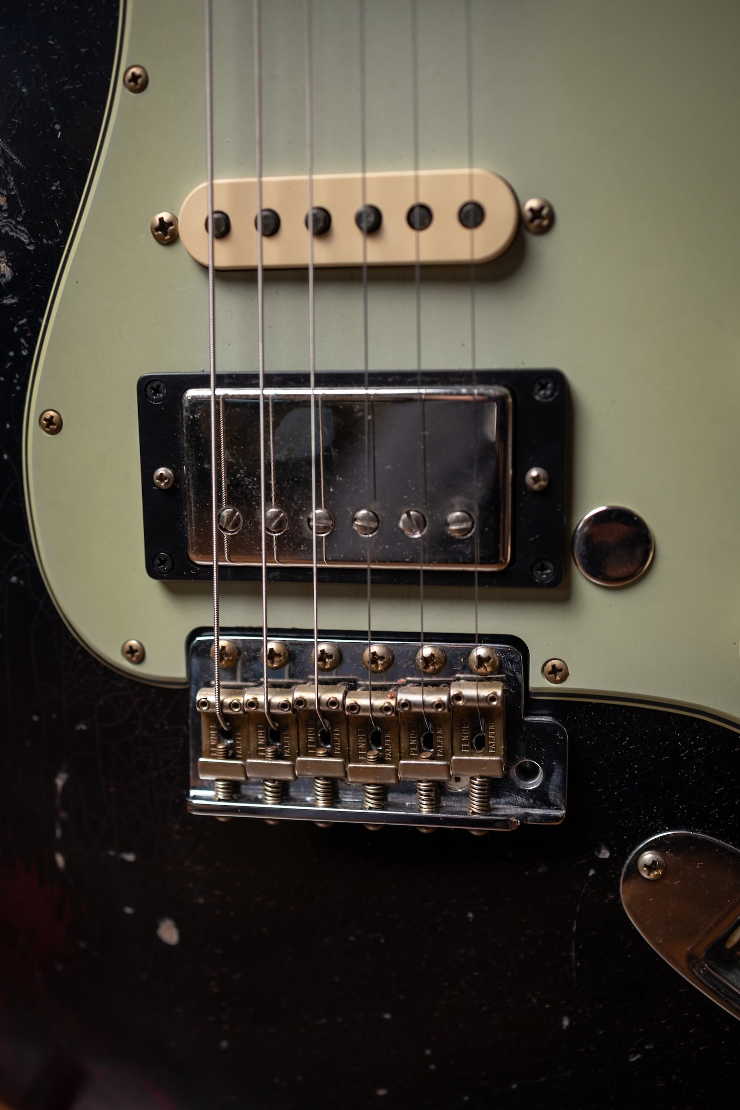 Fender Custom Shop Limited Edition '59 Strat HSS Heavy Relic - Black Pearl over Midnight Wine