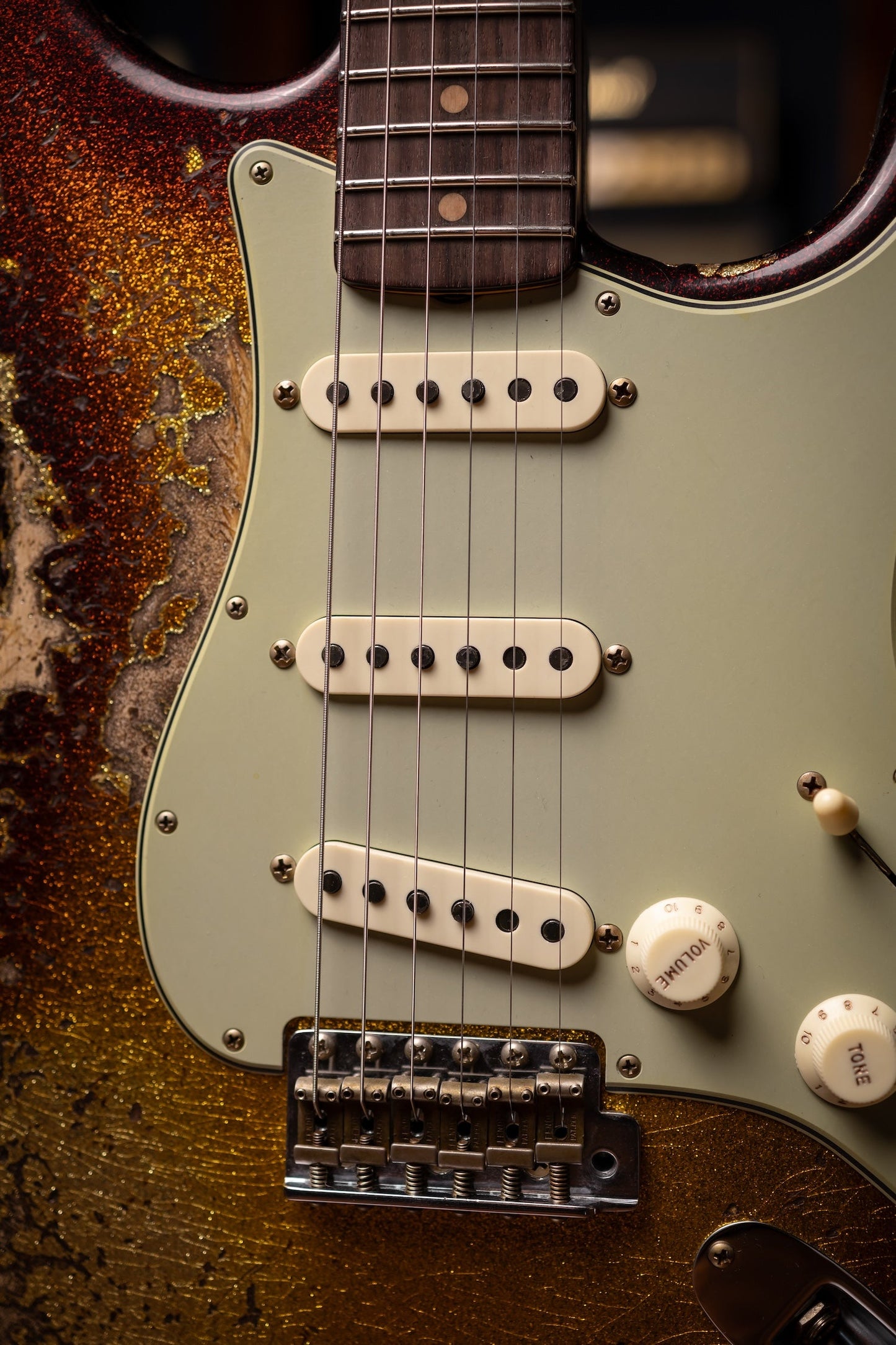 Fender Custom Shop 1963 Stratocaster Super Heavy Relic Super Faded Aged 3-Color Sunburst Sparkle