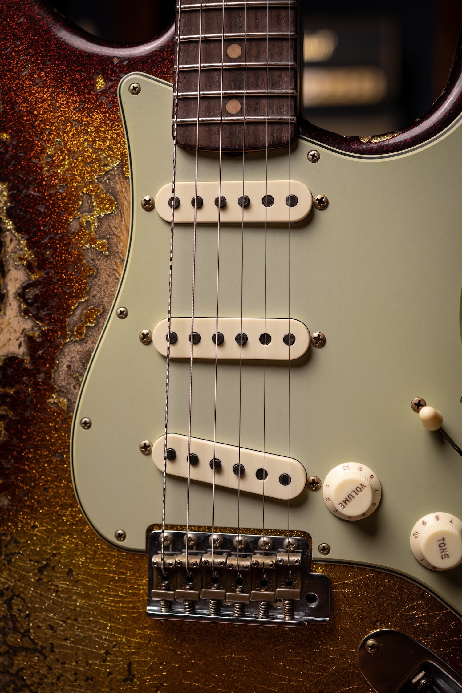Fender Custom Shop 1963 Stratocaster Super Heavy Relic Super Faded Aged 3-Color Sunburst Sparkle