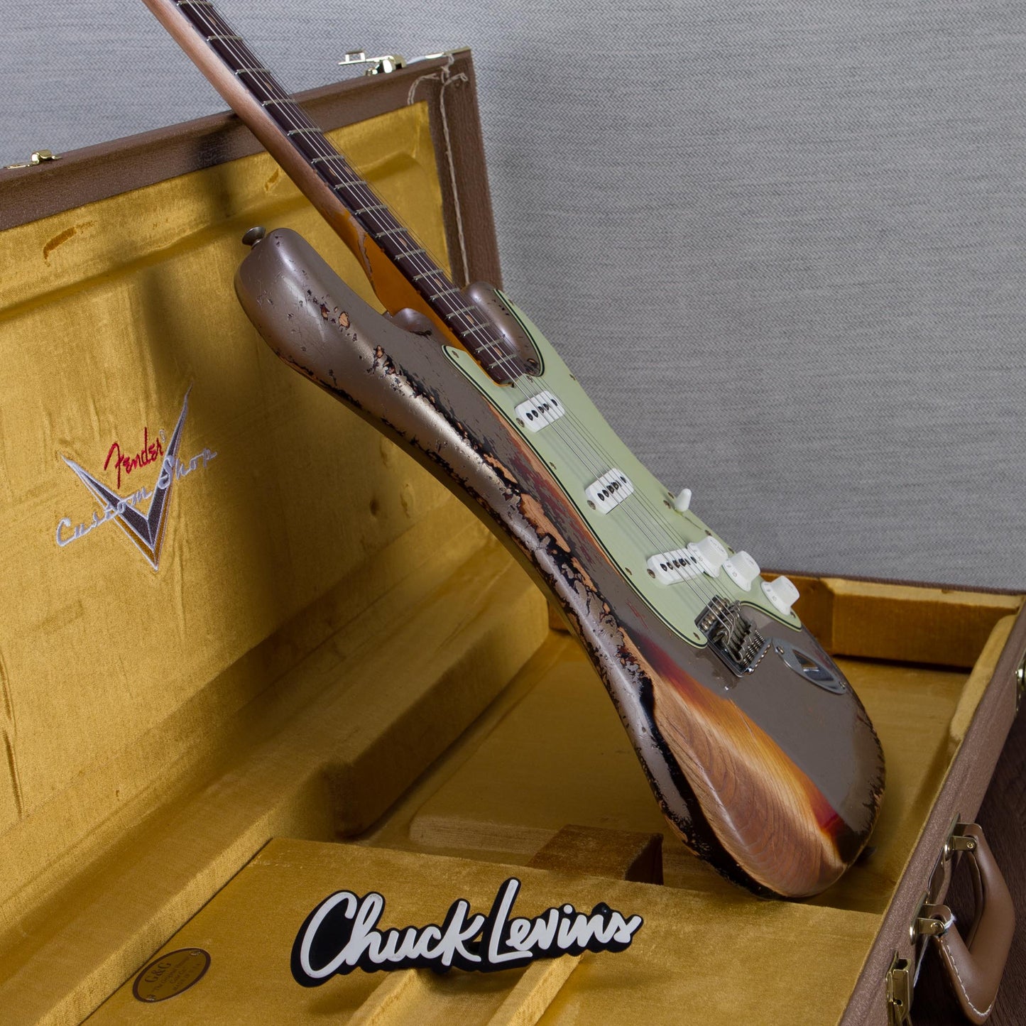 Fender Custom 1961 Stratocaster Electric Guitar Super Heavy Relic - Shoreline Gold over 3-Color Sunburst - #CZ586841