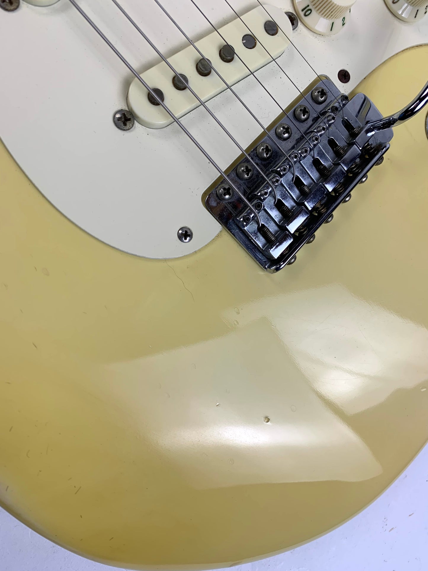 1982 Fender '57 American Vintage Reissue Fullerton Stratocaster 1957 Olympic “Vintage White” RED BOBBIN PICKUPS Very Early RI! AVRI