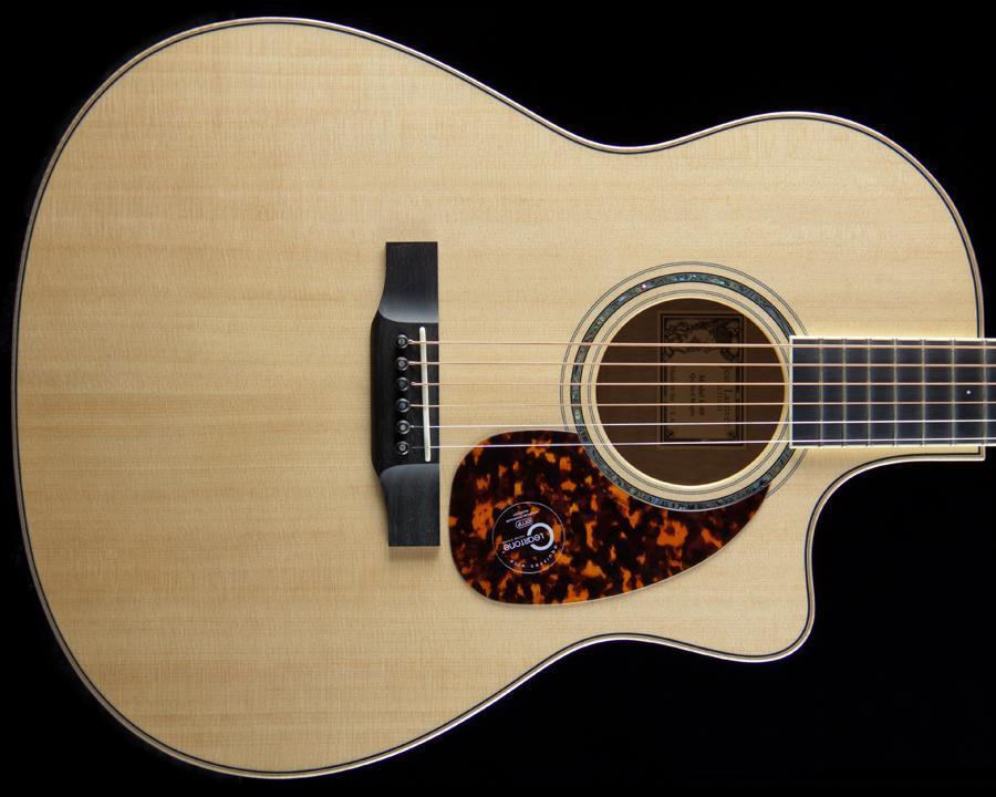 Larrivee LV-09 Quilted Maple Sophia Inlay (702)