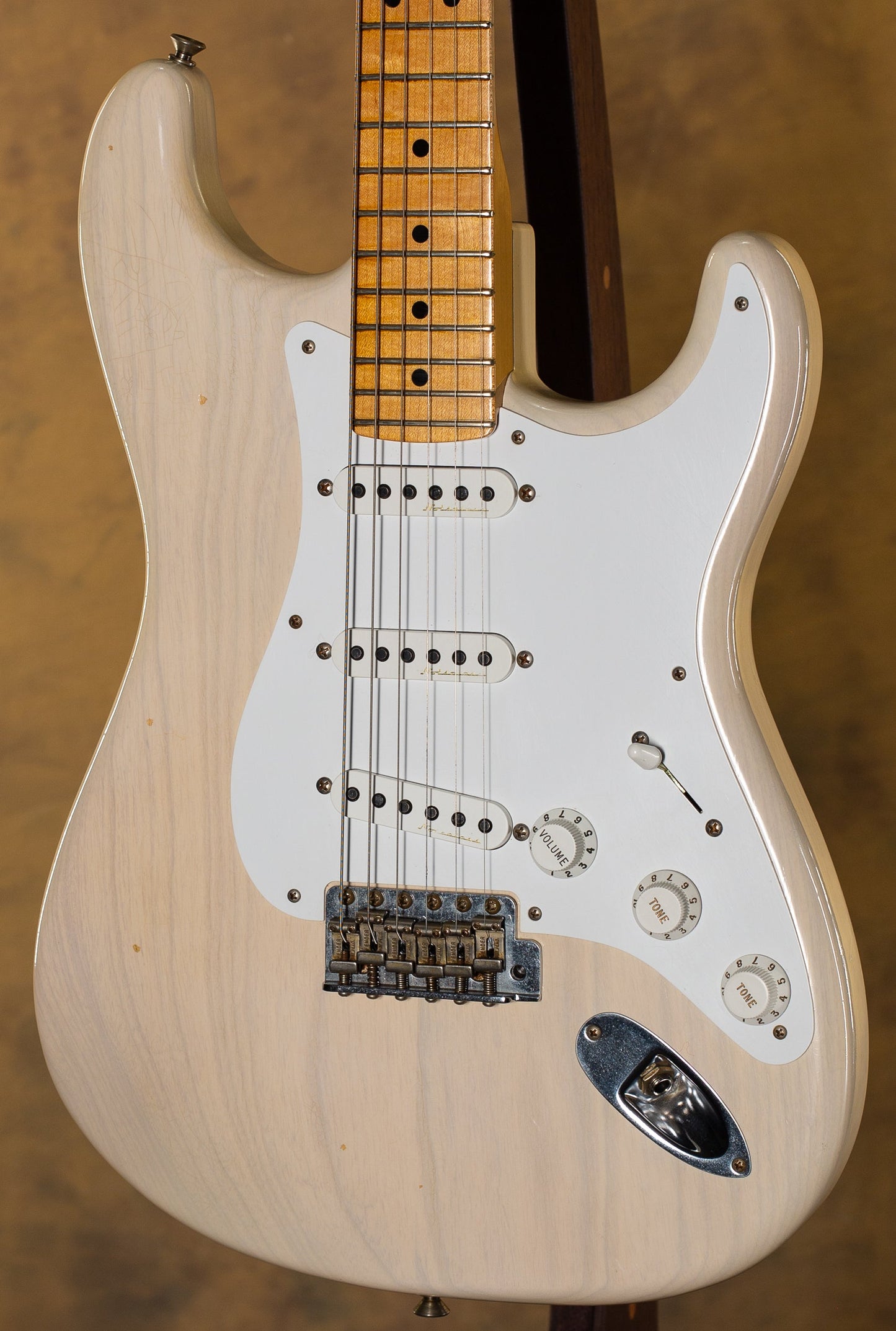 Fender Custom Shop Eric Clapton Signature Stratocaster Journeyman Relic Aged White Blonde