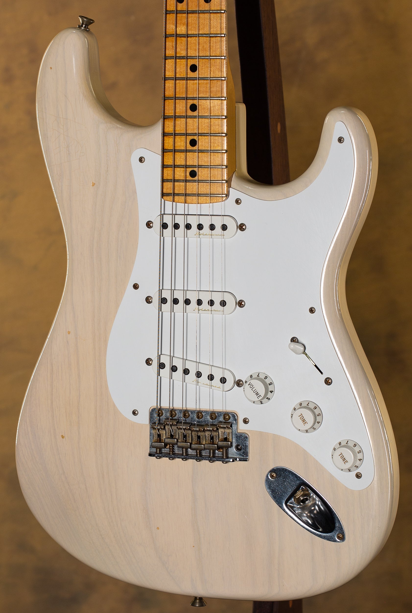 Fender Custom Shop Eric Clapton Signature Stratocaster Journeyman Relic Aged White Blonde
